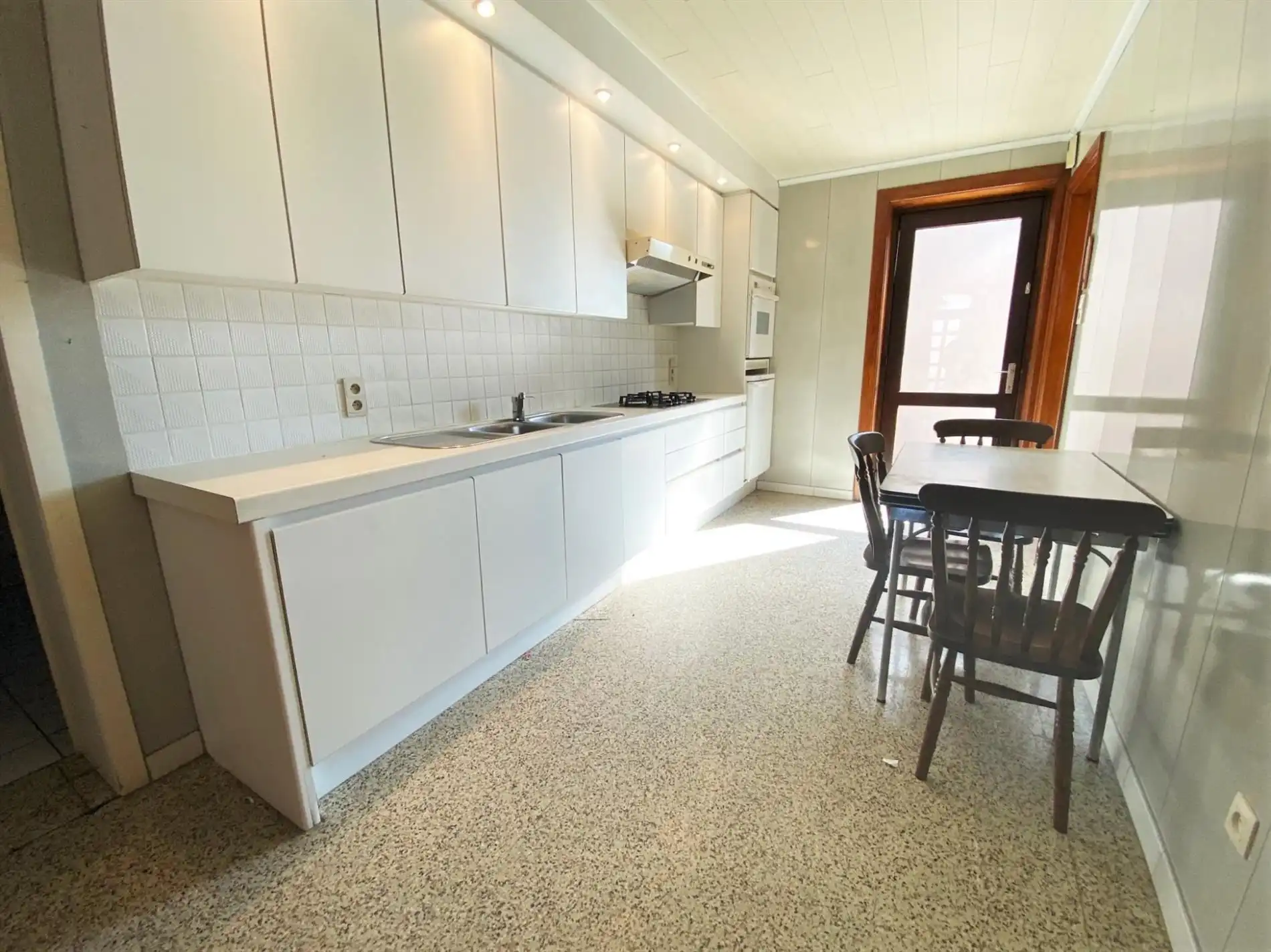 ALLEENSTAANDE GEZINSWONING MET 4 SLPKS EN TUIN! foto 3