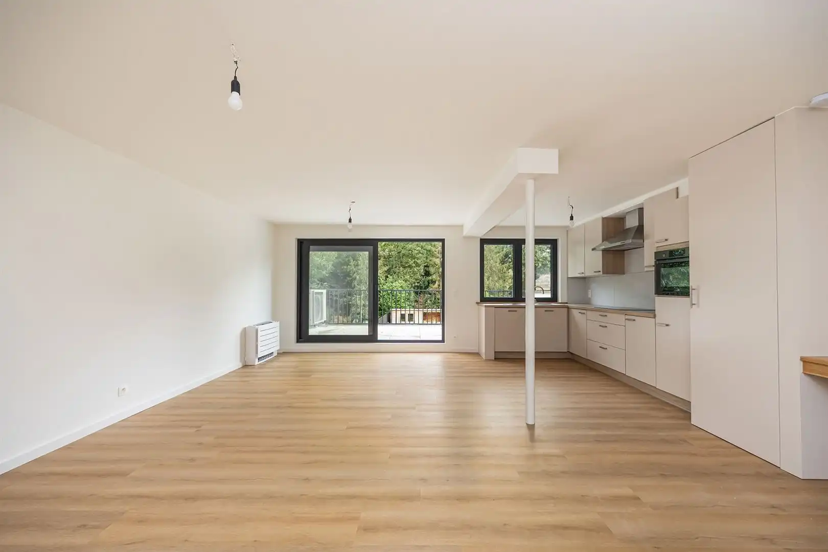 Gloednieuw gerenoveerd 2-slaapkamerappartement met groot terras foto 2