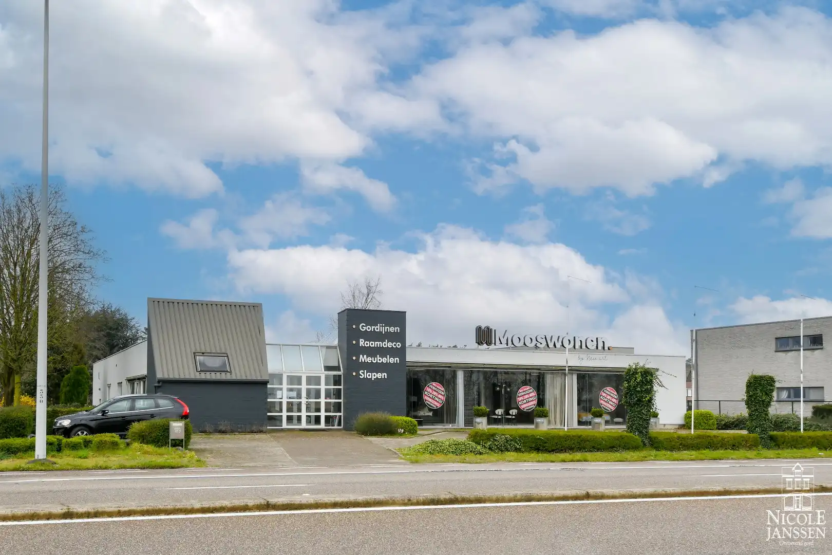 Ruim en luchtig handelspand van ca. 1050m² foto 3