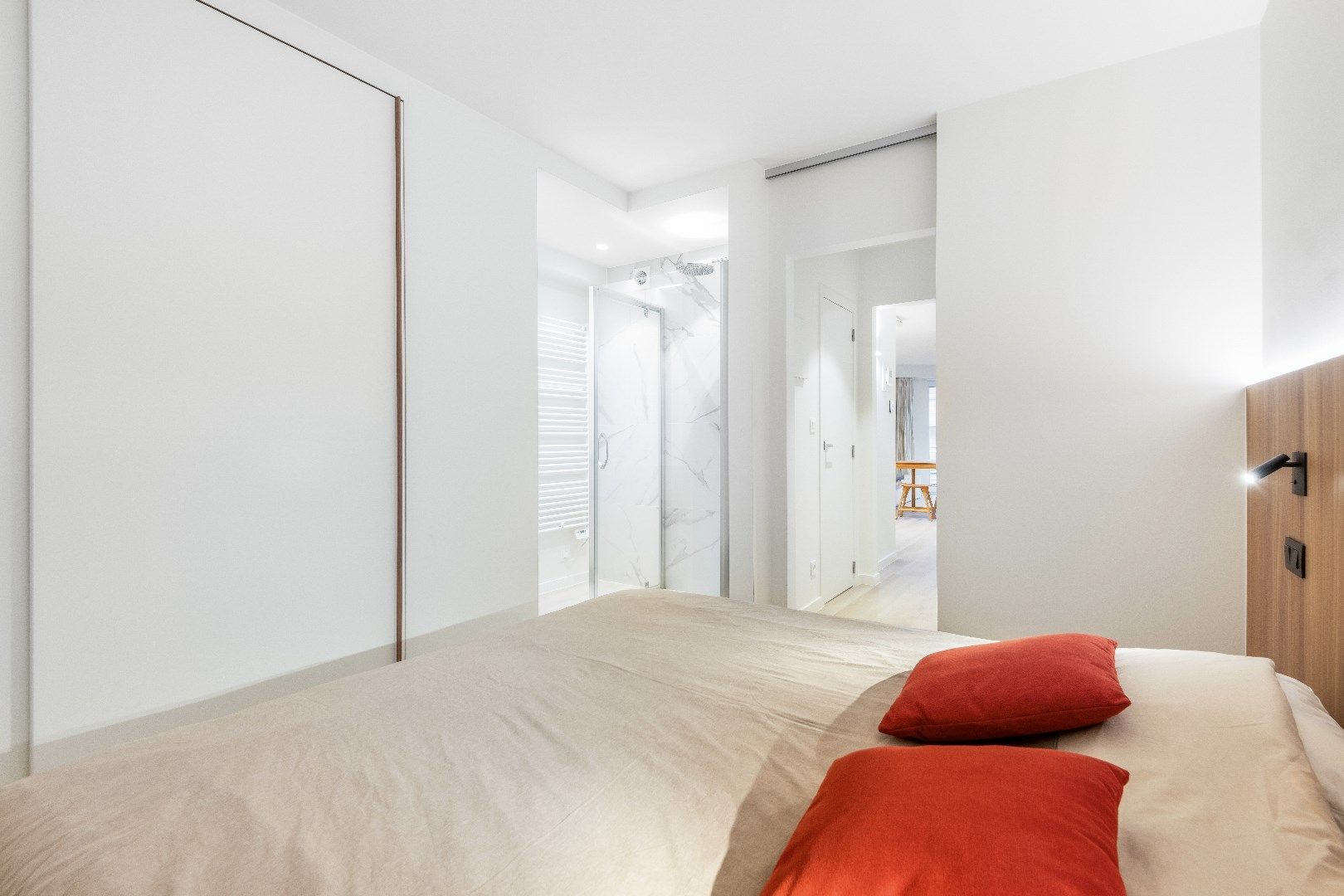 Appartement met zijdelings zeezicht gelegen tussen het Driehoeksplein en het Albertplein in het Zoute. foto 11