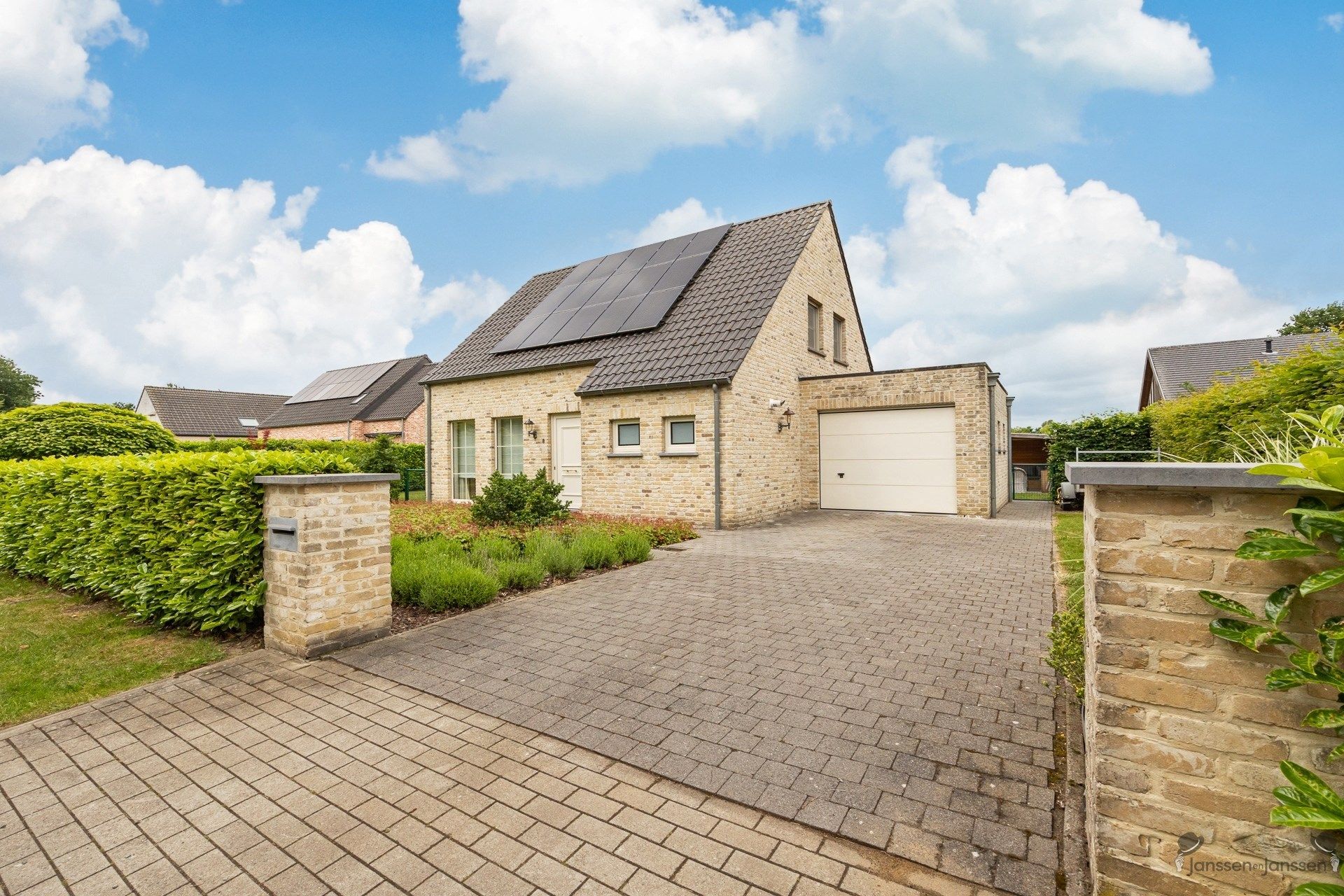 Instapklare woning met vier slaapkamers op een ruim perceel van 659m². foto 35