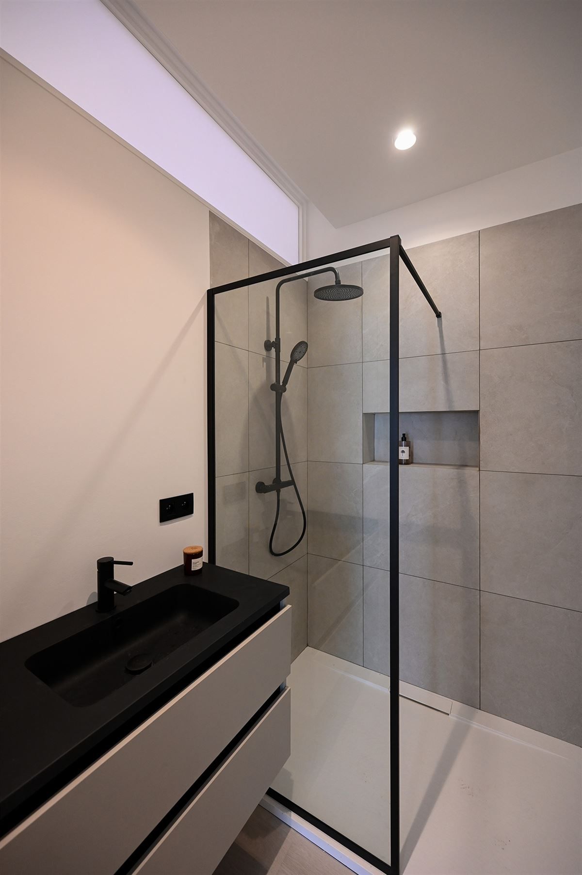 Volledig gerenoveerde opbrengsteigendom met 2 vergunde duplex-appartementen  foto 4