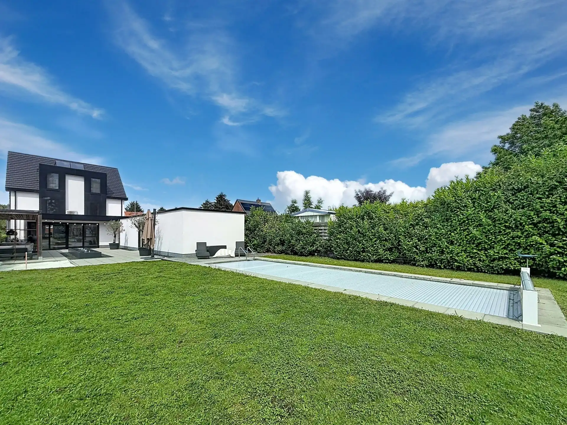 Zeer ruime villa voorzien van alle luxe met 3, mogelijk 5 slaapkamers en 2 badkamers foto 54
