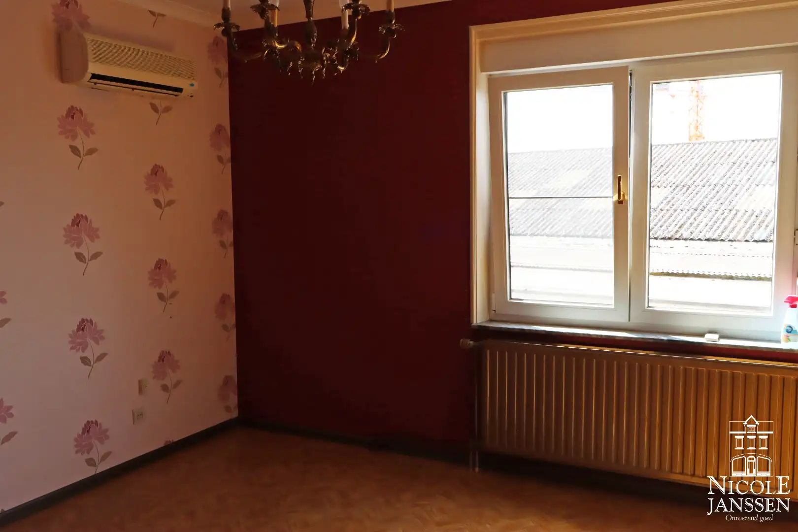 Handelspand met bovenliggend appartement gelegen op een gunstige locatie foto 13