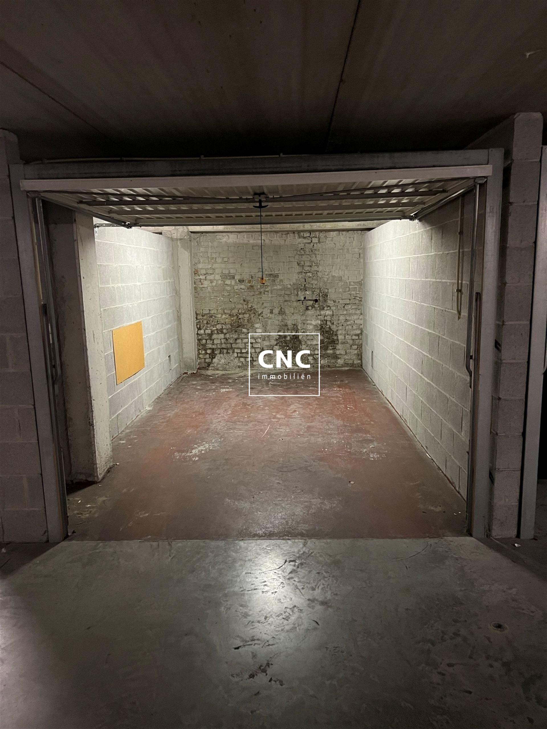 Zeer centraal gelegen garagebox in het hart van Knokke foto 2