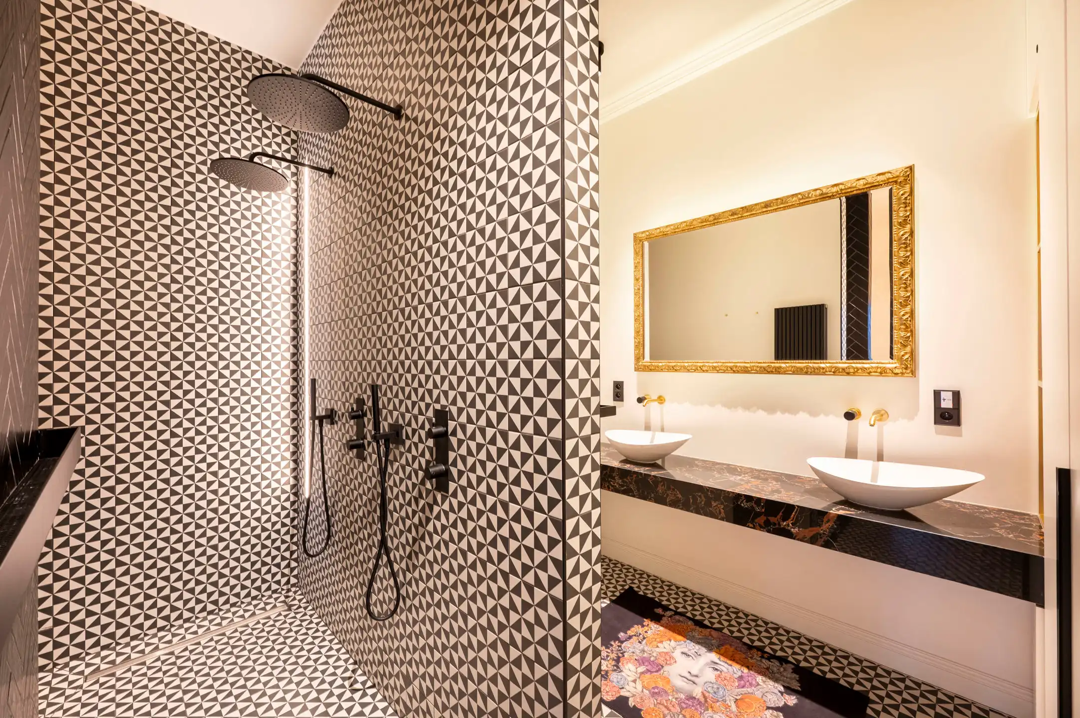 ANTWERPEN - Bijzonder herenhuis foto 13