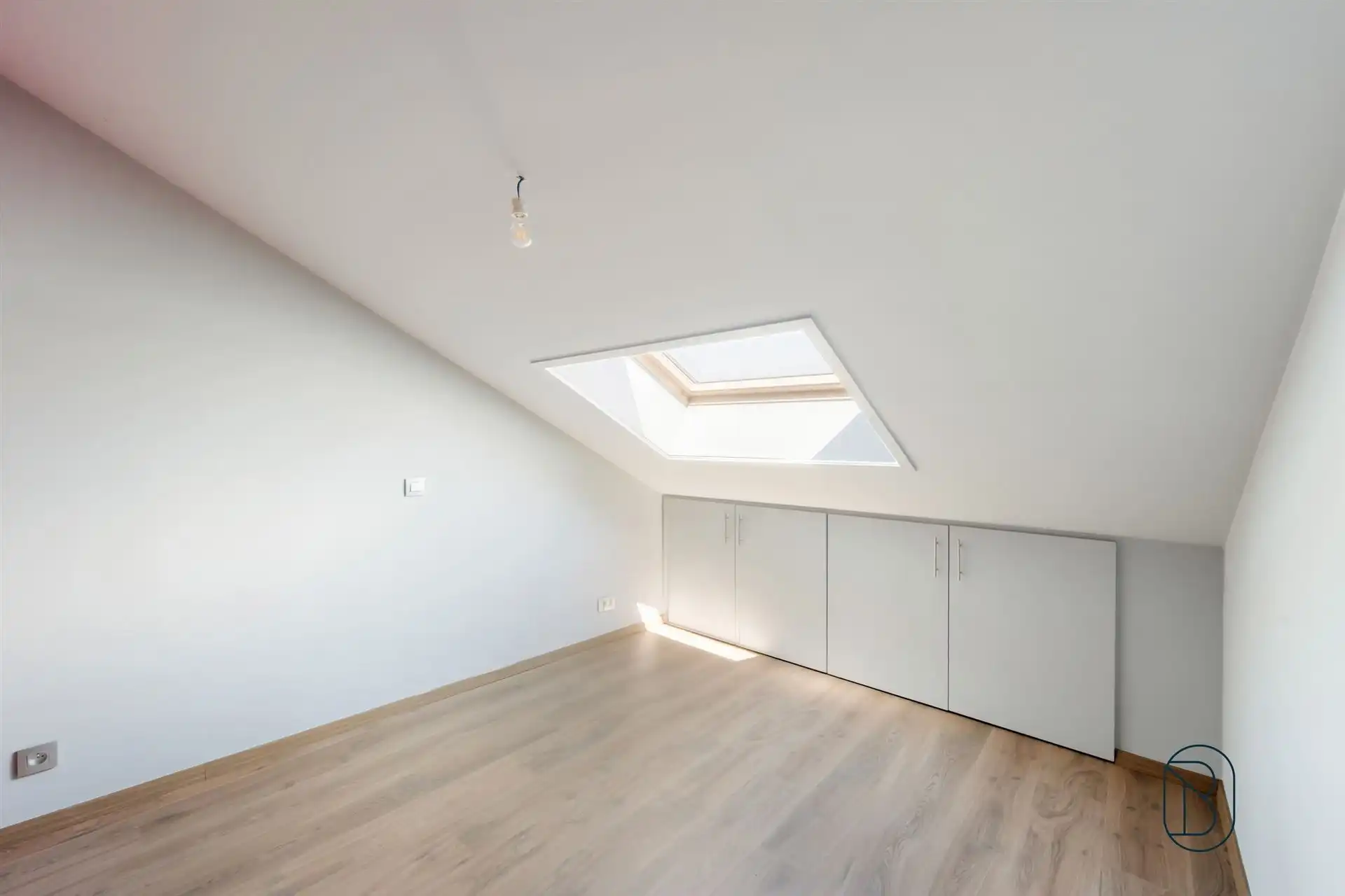 Instapklare bel-etagewoning met aangename tuin en 5 SLK! foto 17