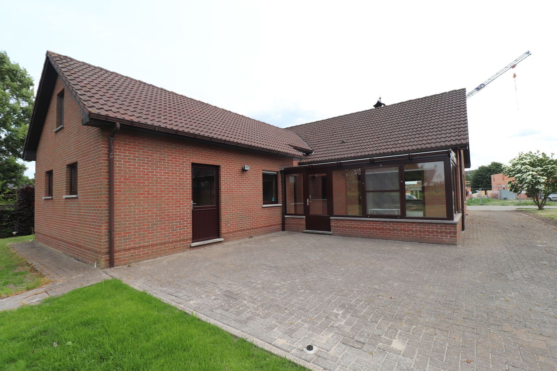 Laagbouwwoning met 2 slaapkamers, garage, terras en tuin. foto 15