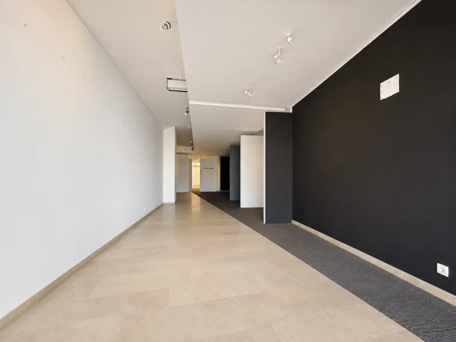 Handelspand van 129 m² op toplocatie op Zeedijk Het Zoute foto 4