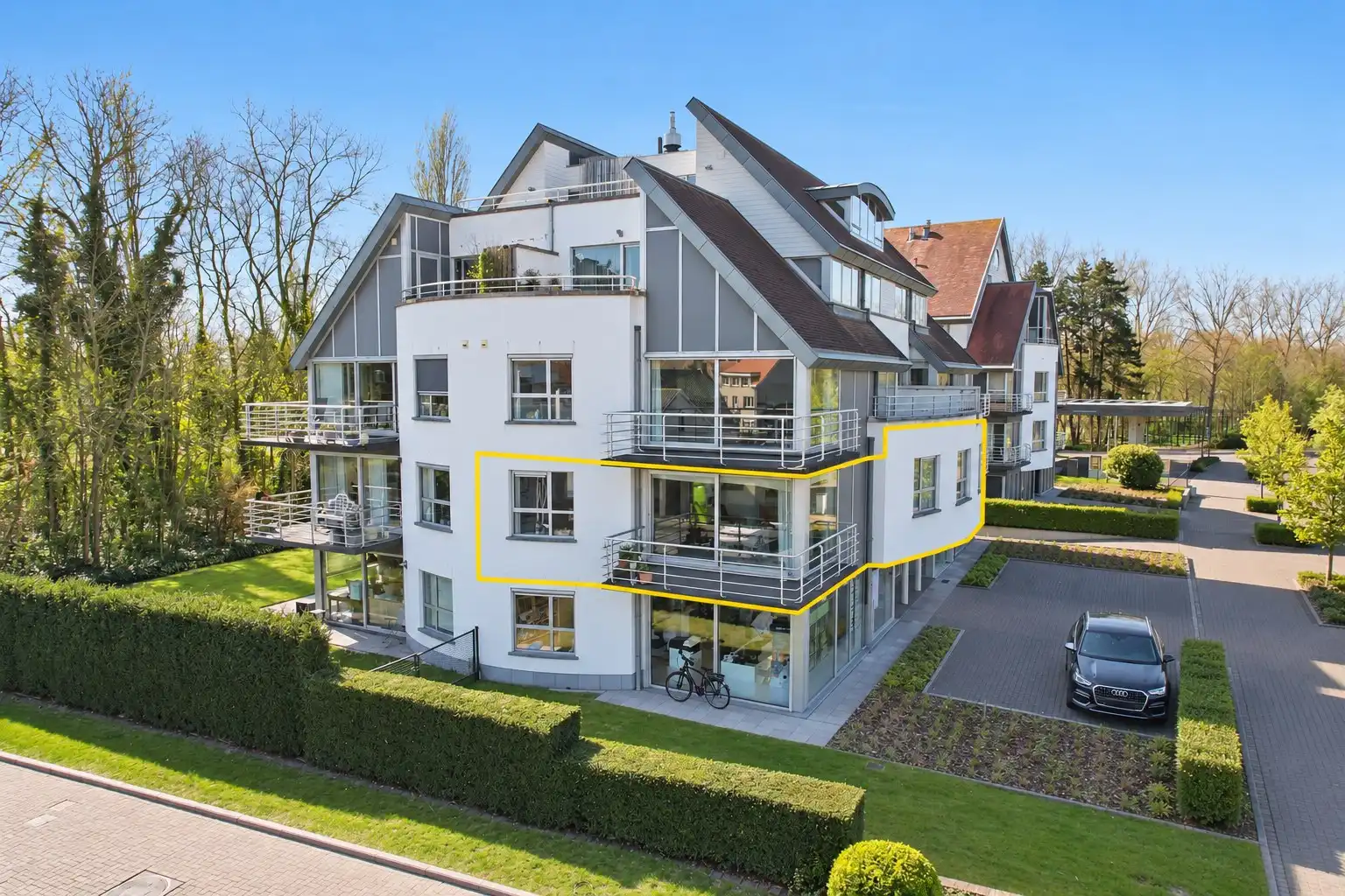 Instapklaar 2-slaapkamerappartement (89m² + 8m² terras) nabij de haven van Nieuwpoort. foto 2
