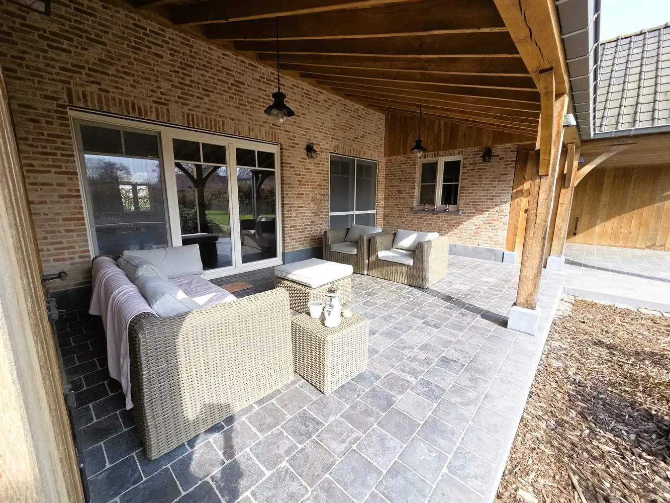 Prachtige villa woning, 5 slaapkamers, 2 badkamers in een zeer rustige straat gelegen foto 2