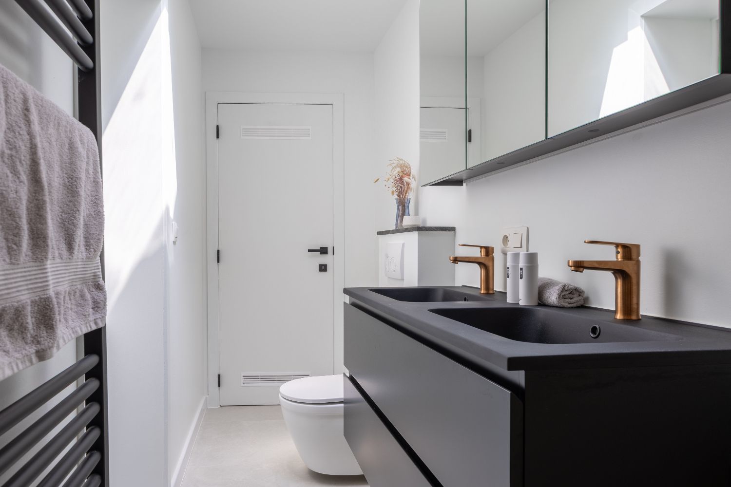 Recent gerenoveerd twee slaapkamer appartement vlakbij de Grote Markt foto 18