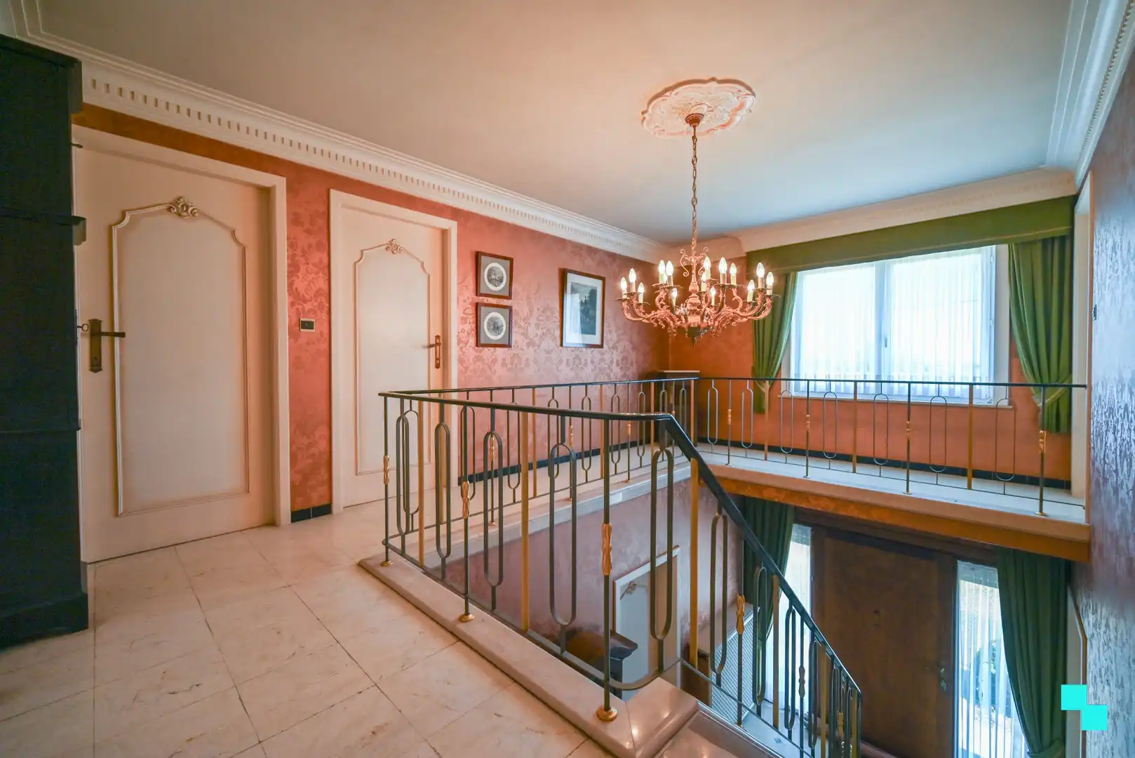 Zeer ruime te renoveren woning met vijf slaapkamers te Bosmolens foto 19