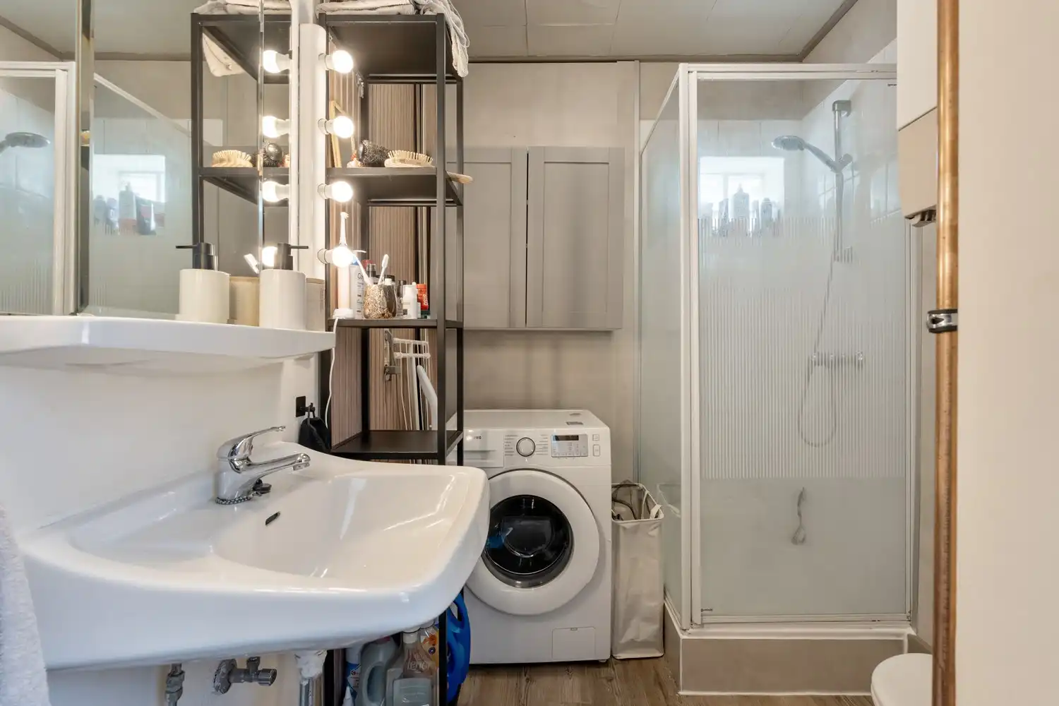 Rustig gelegen woning met 2 slaapkamers en een koer nabij het station te centrum Leuven! foto 7
