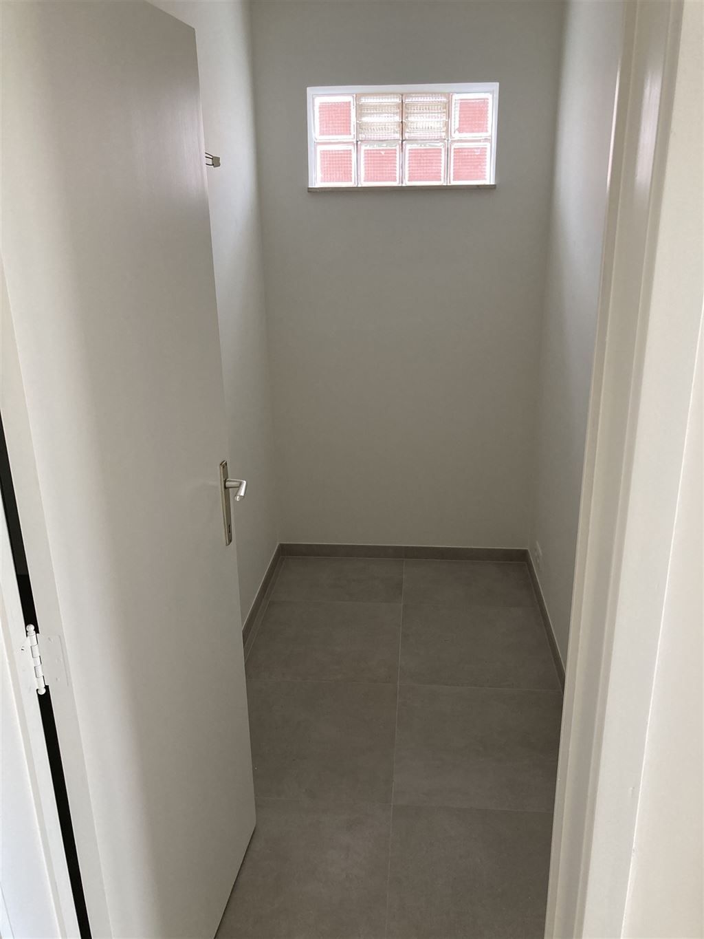 Prachtig gerenoveerd gelijkvloers appartement met 2 kamers foto 15