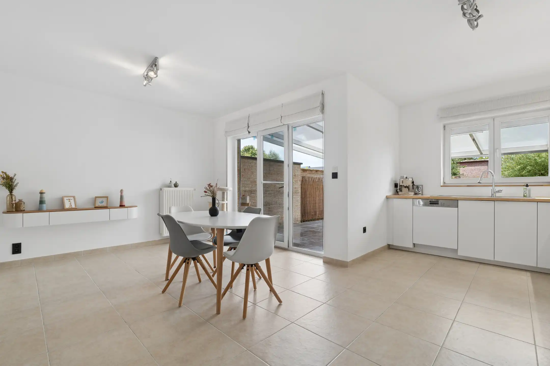 Ruime gezinswoning met garage en 5 slaapkamers.  foto 7