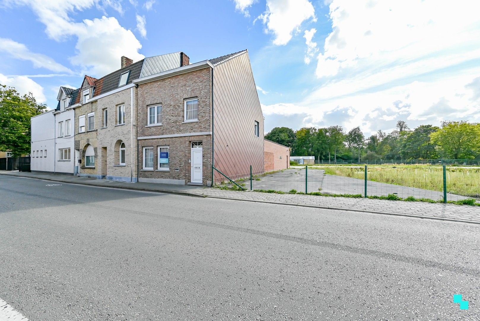 Hoofdfoto van de publicatie: Halfopen bebouwing in hartje Ingelmunster