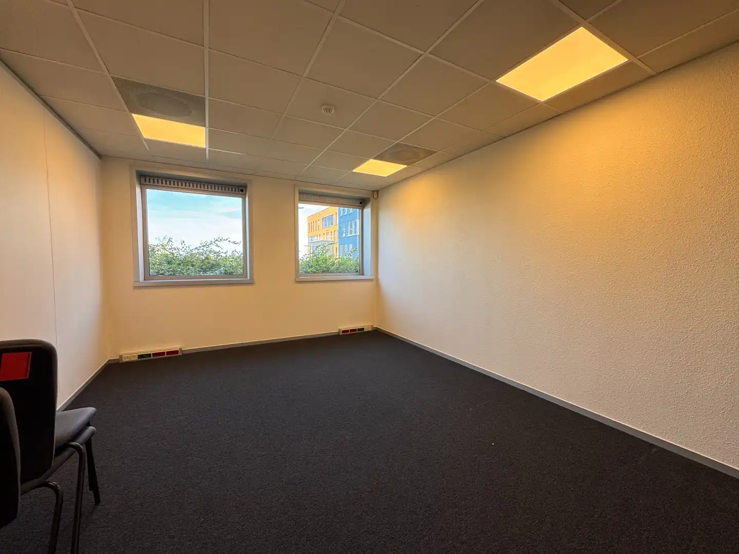 Instapklare kantoorruimte van 705 m² in Ieper foto 15