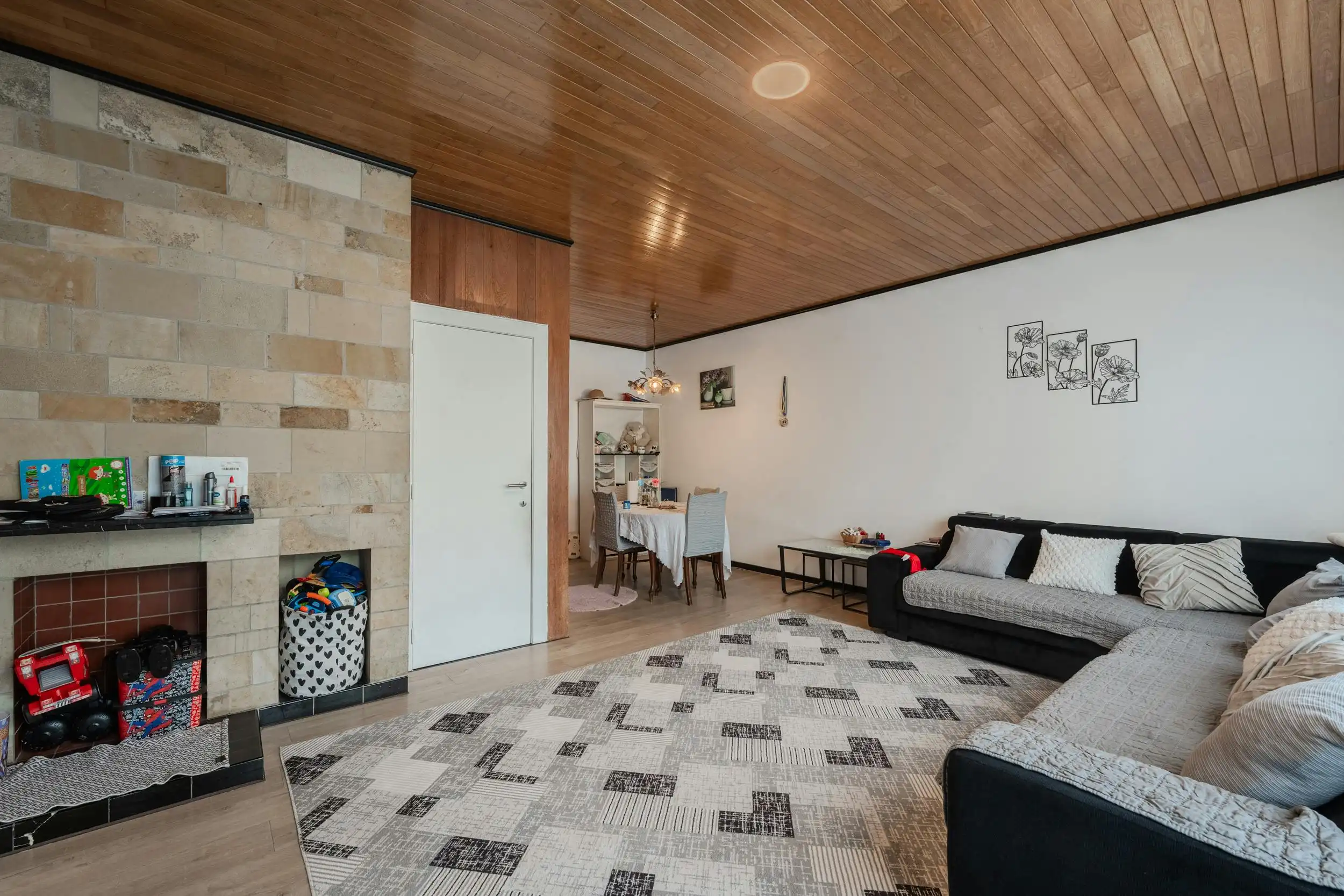 Ruime woning met garage en opslagruimtes te Oostende foto 3