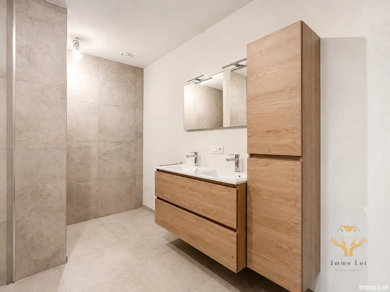 Moderne nieuwbouwwoning met 4 slaapkamers te huur foto 3