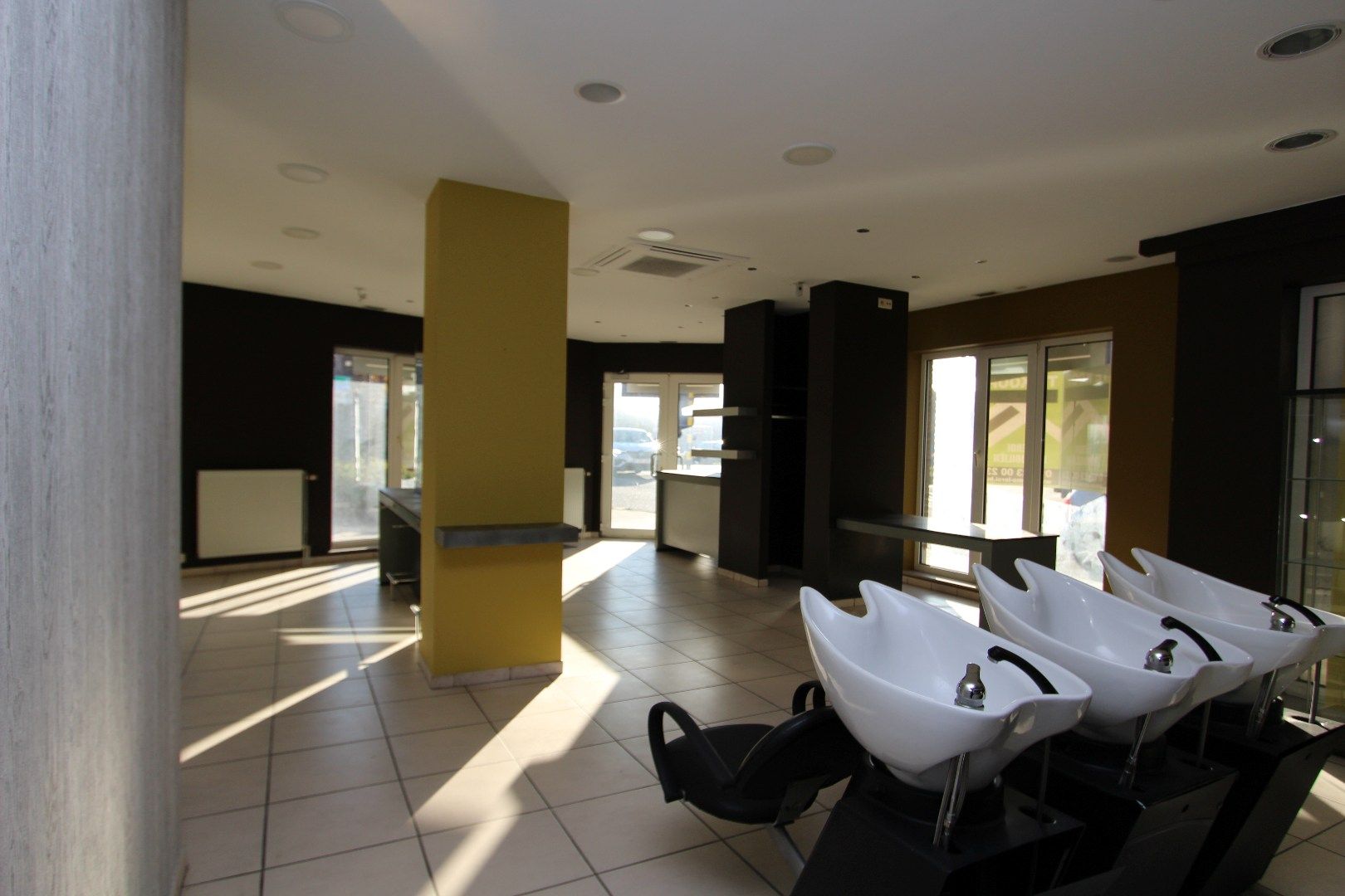 Handelsruimte op toplocatie en optimale zichtbaarheid in Tongeren foto 7