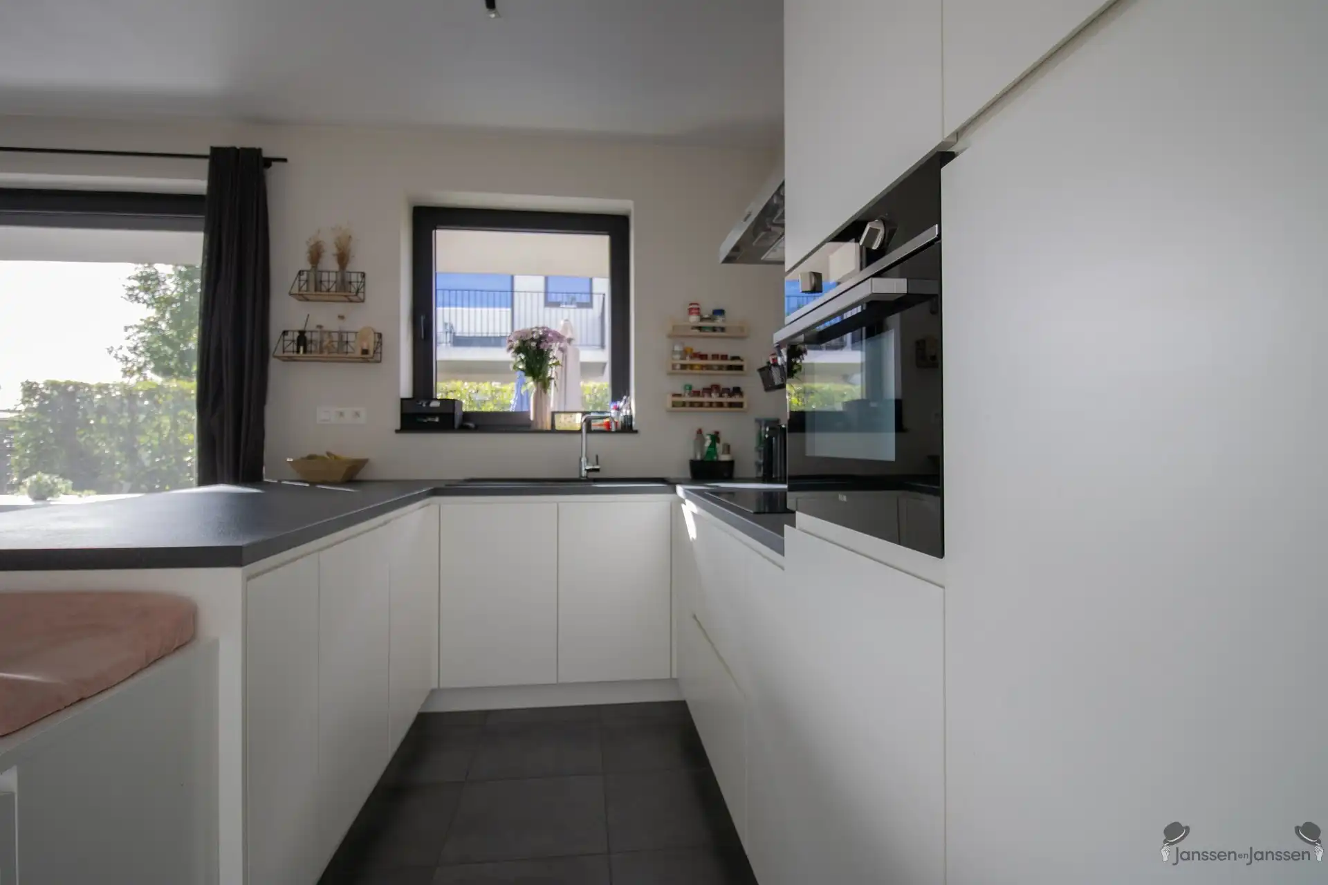 Gelijkvloers appartement met 2 slaapkamers en ruim terras foto 6