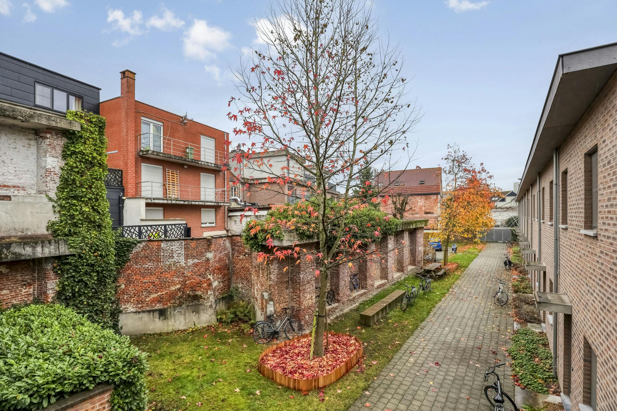 Ruim 3 slaapkamer appartement met terras te koop in Gent  foto 2