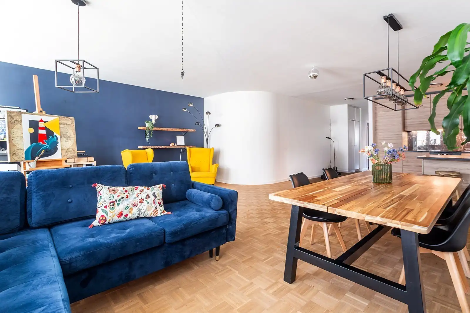 Instapklaar 3 slpk appartement met terras in hartje Stad foto 3