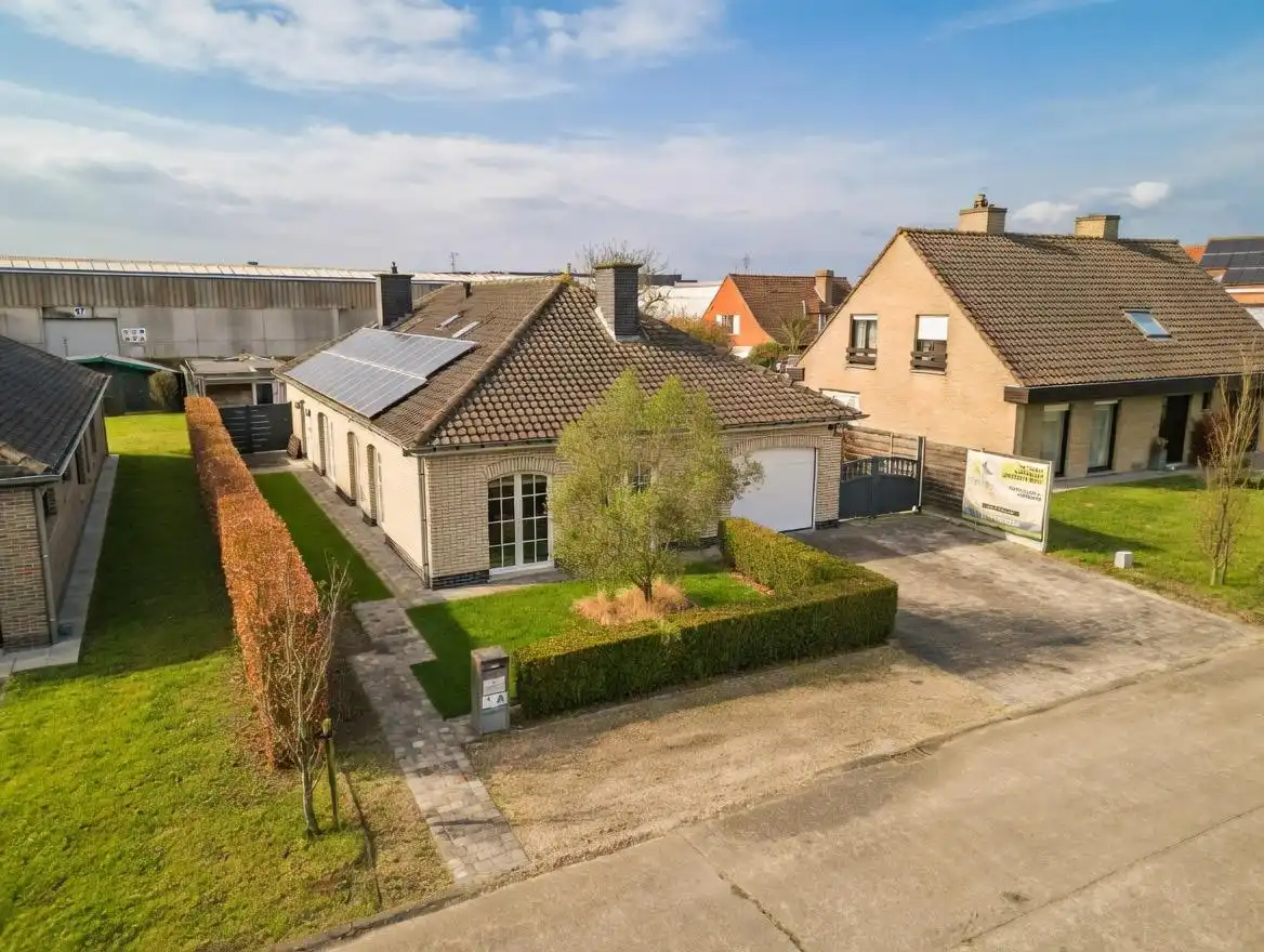 Pure luxe en ruimte op topligging in Waregem foto {{pictureIndex}}