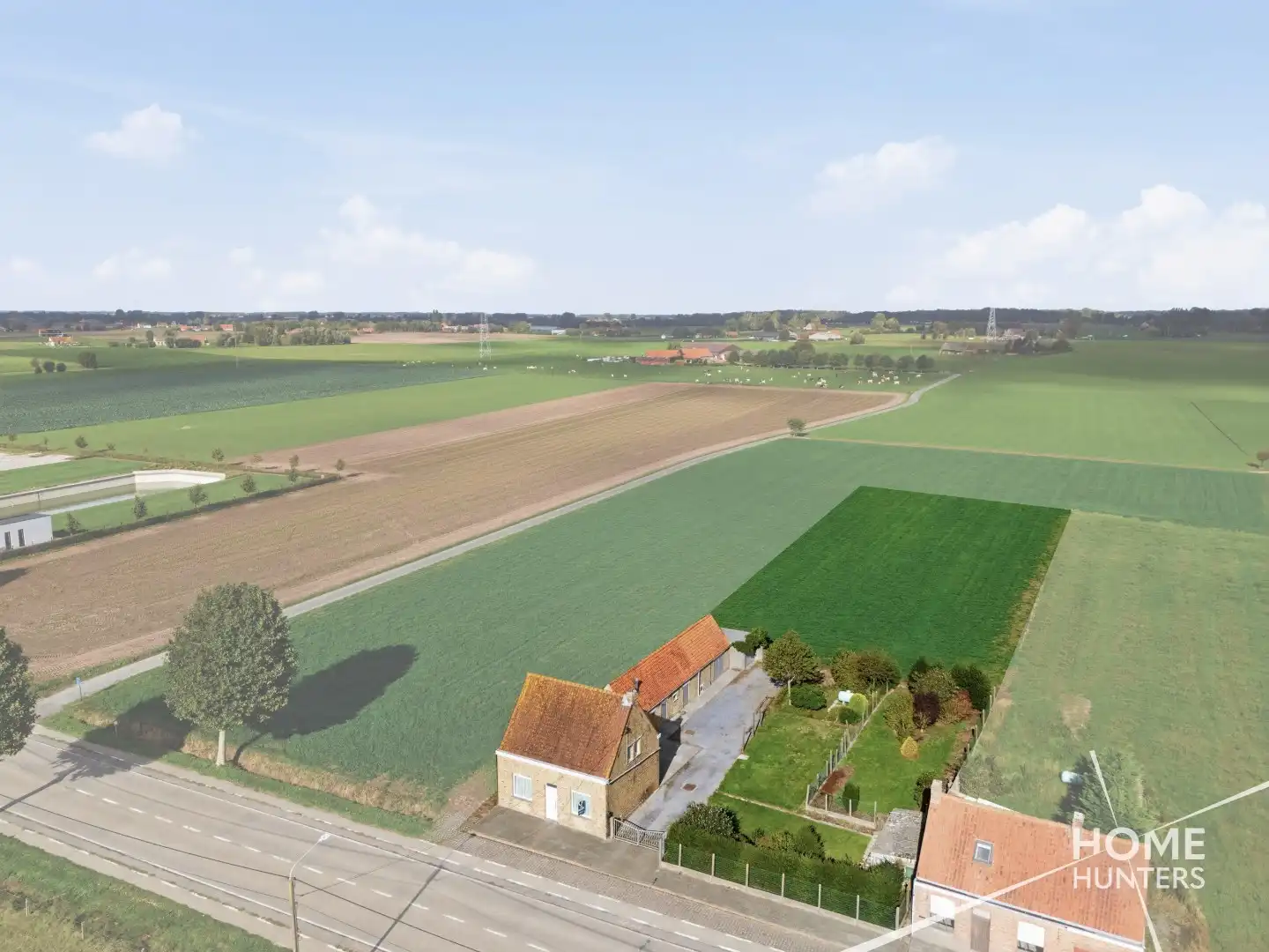 Hoofdfoto van de publicatie: Rust, ruimte en mogelijkheden op 3.085 m² in Vladslo!