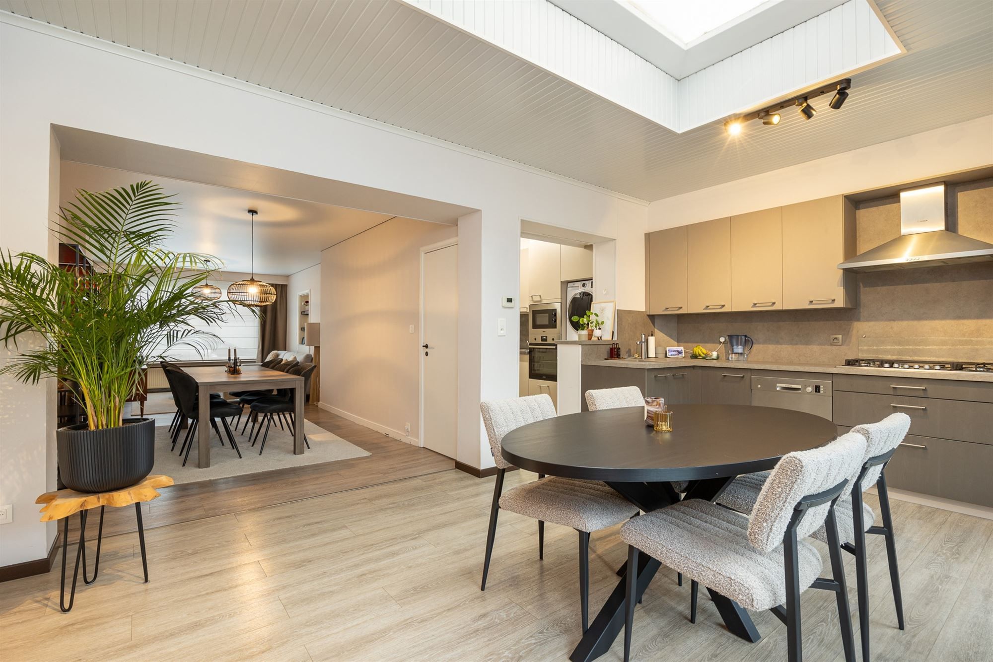 Ruime gezinswoning met drie slaapkamers en tuin foto 3