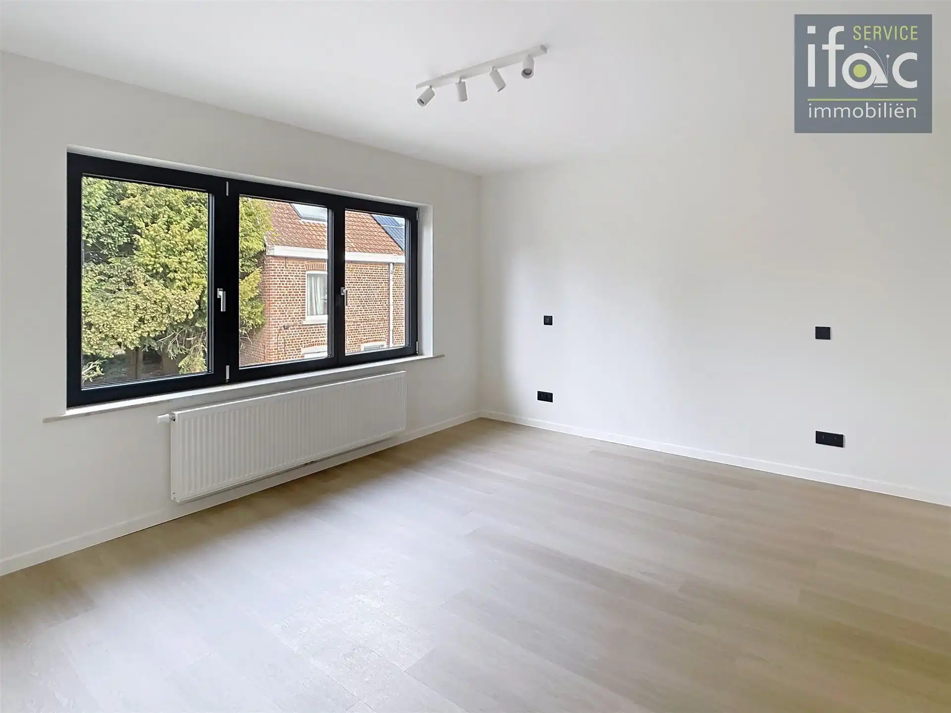 Volledig vernieuwd woning, grote garage, tuin, 3 gr slpks foto 14