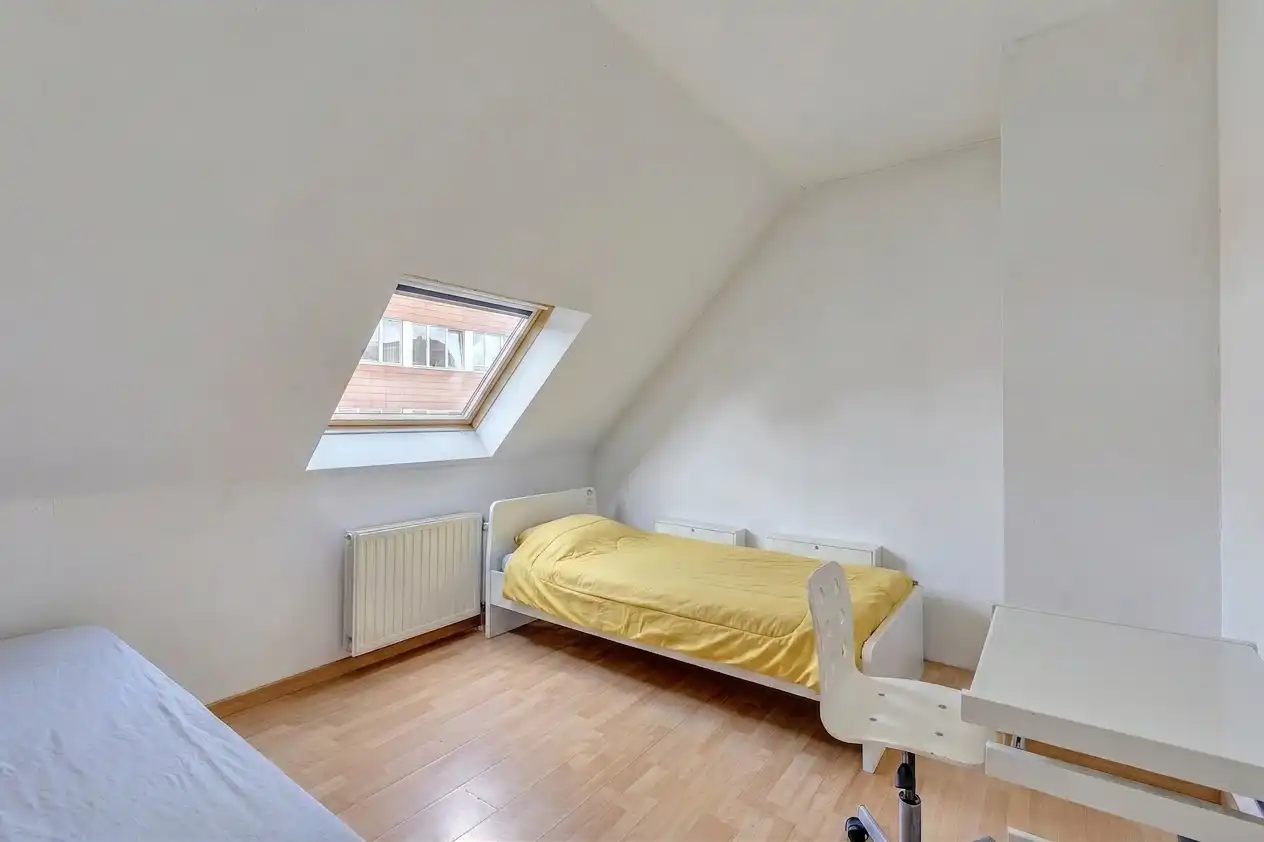Commercieel gelijkvloers met ruim appartement foto 23