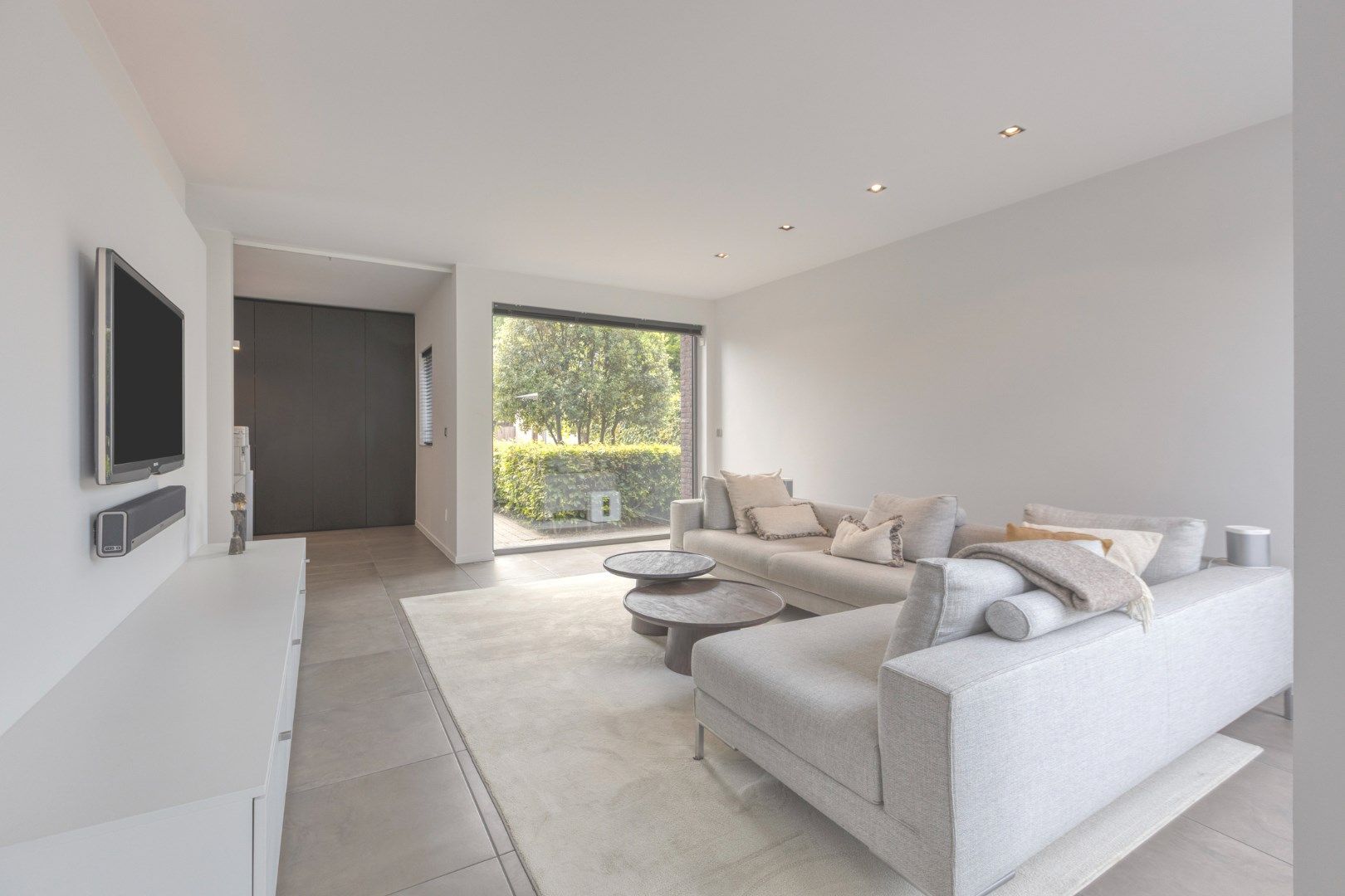 Moderne, instapklare gezinswoning met 3 slpks in een doodlopende straat te Mol-Donk !  foto 2