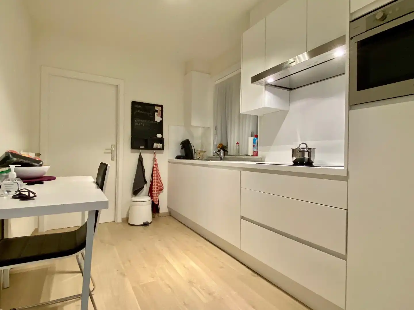 Ruim en lichtrijk appartement met 2 slaapkamers en autostaanplaats te huur in Kuurne! foto 4