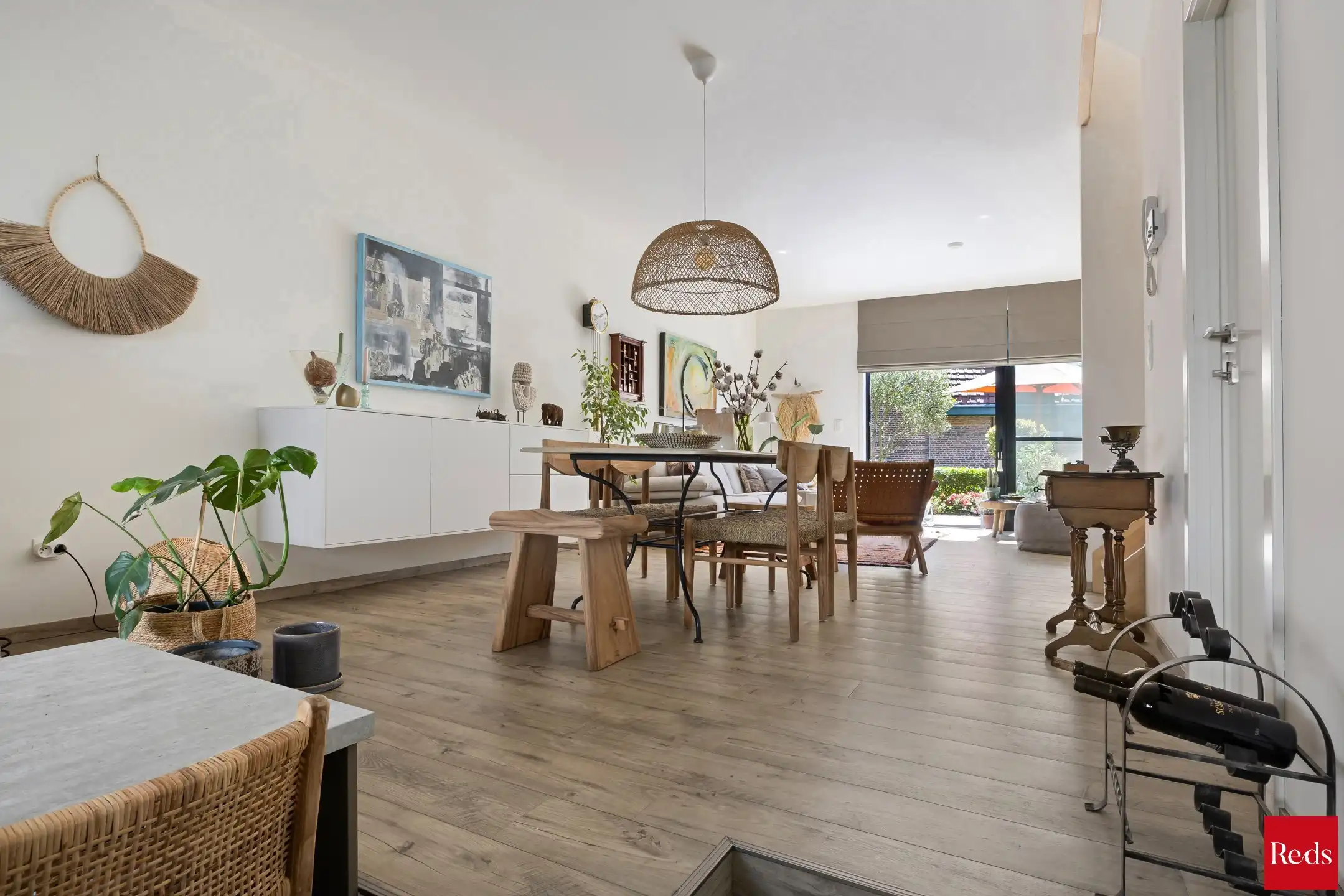 zeer verzorgde woning met 3 slaapkamers, groot terras en ondergrondse parkeerplaats foto 3