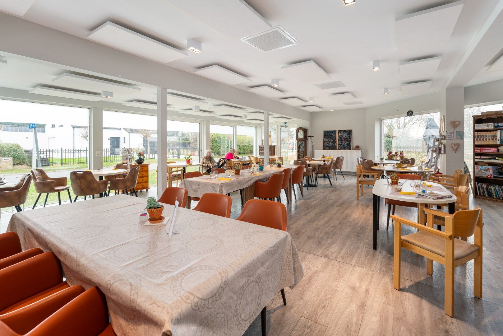 Ruime serviceflat in standingvol gebouw foto 19