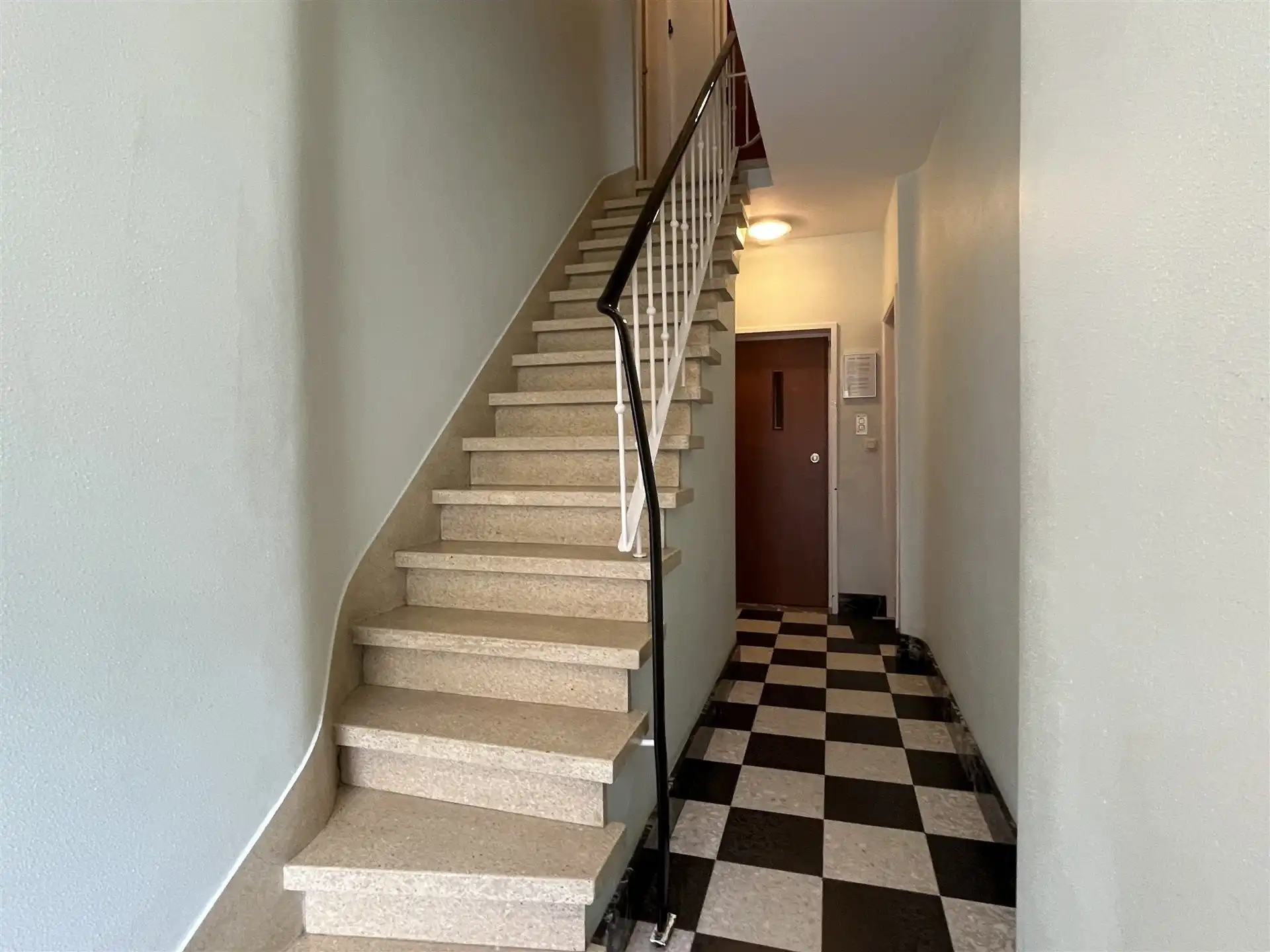 2 slaapkamer appartement met terras foto 11