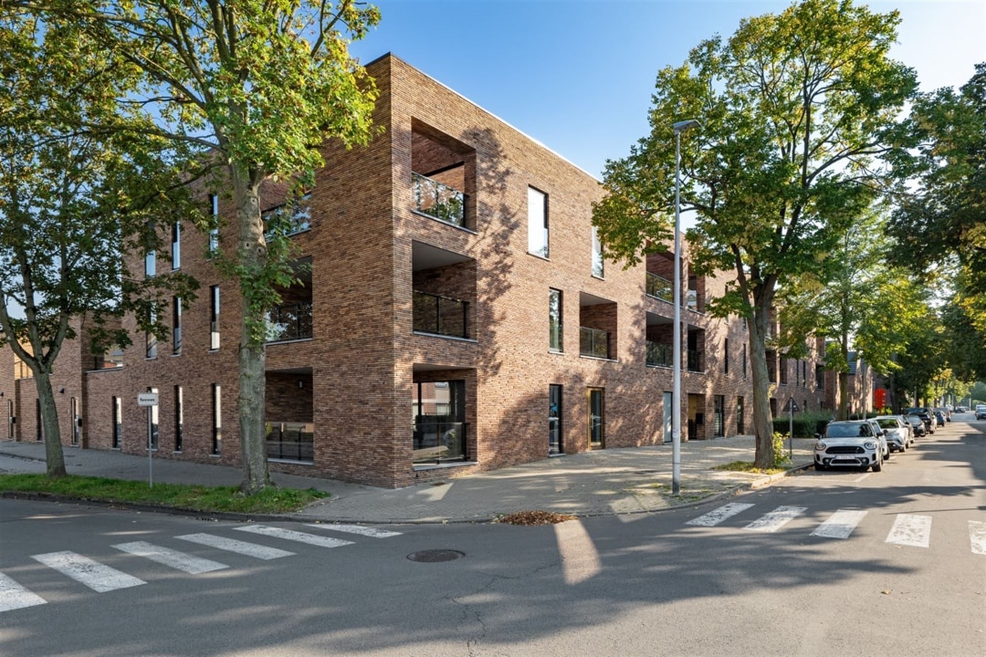 KNAP 1 SLK APPARTEMENT MET RUIM TERRAS OP CENTRALE LIGGING IN SINT-TRUIDEN  foto 3