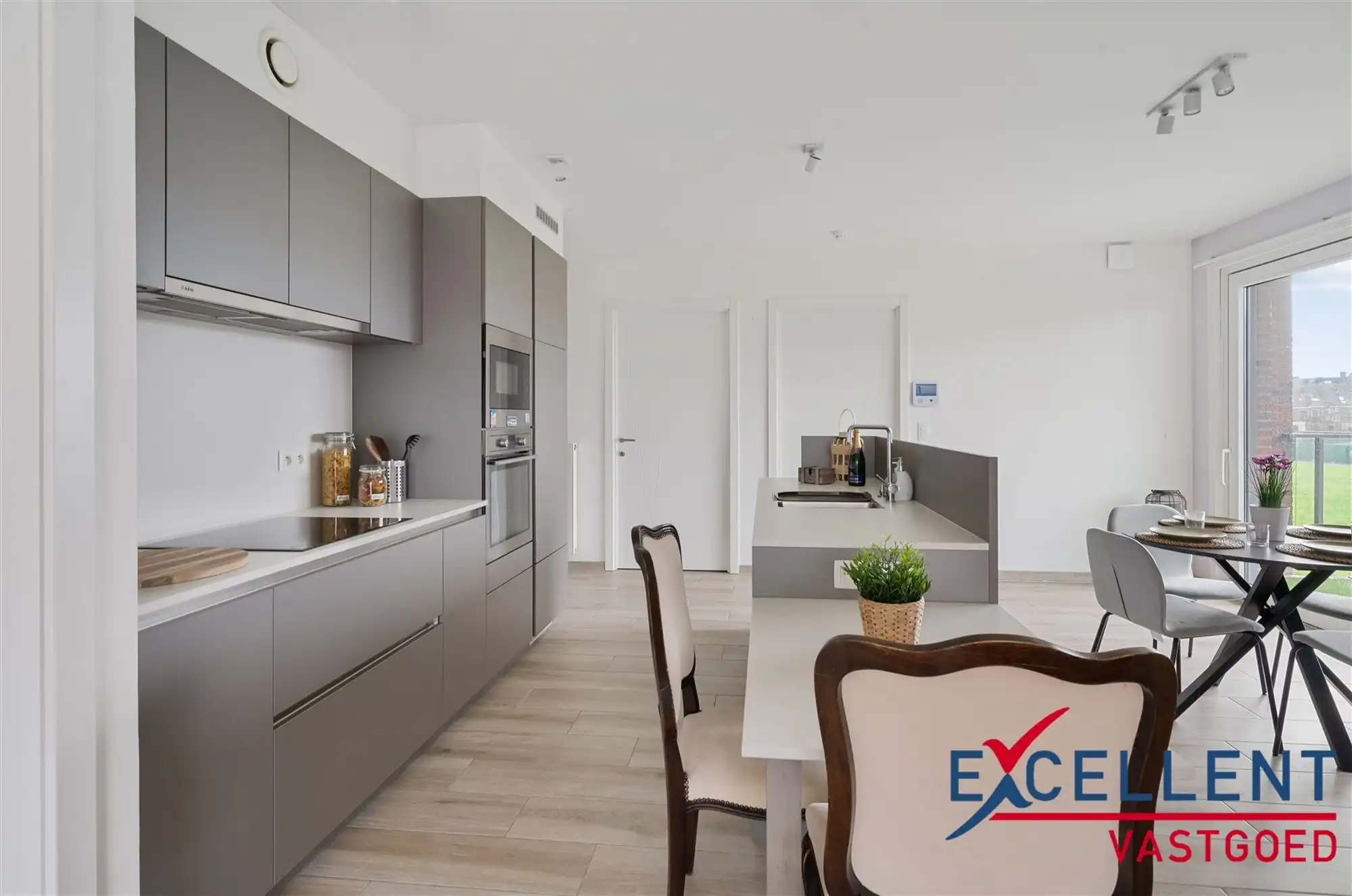 Zeer ruime service flat te koop Hof Van Rekkelinge Deinze! foto 3