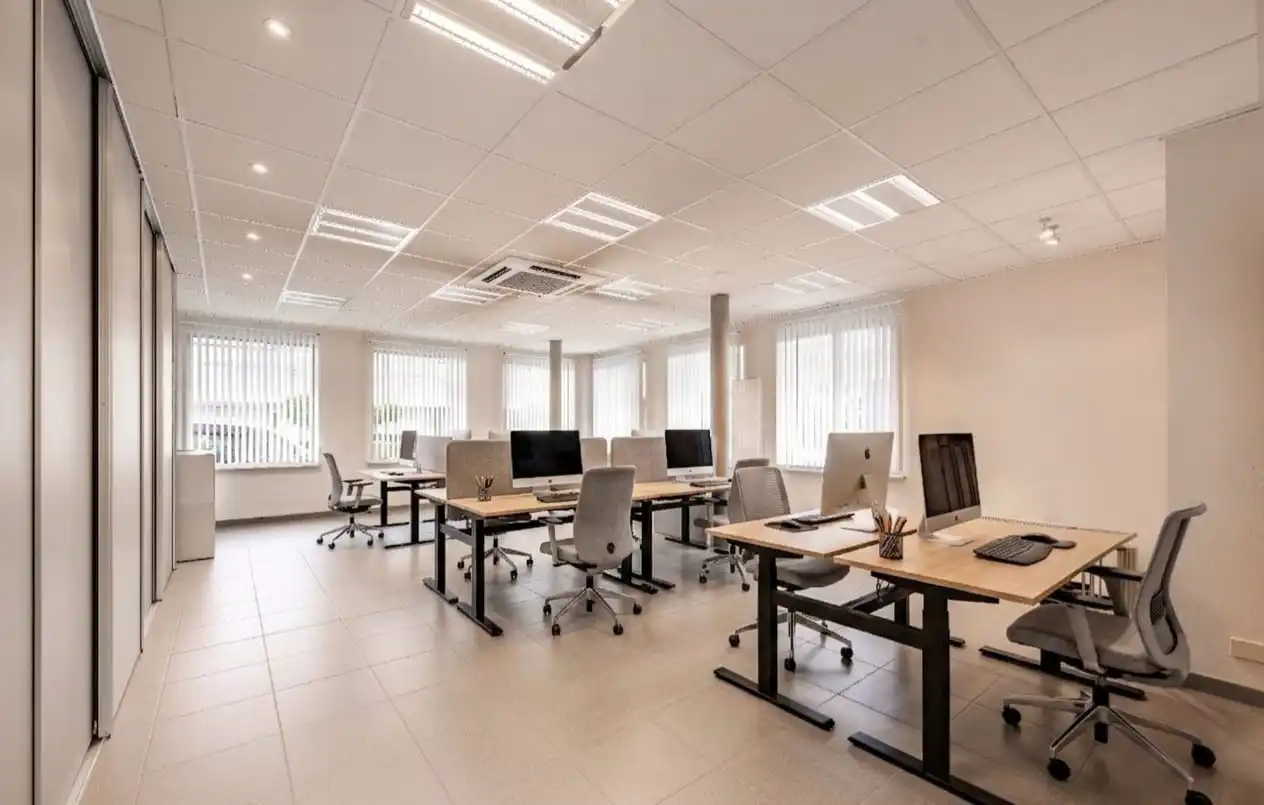 BEDRIJFS-/INVESTERINGS VASTGOED | LOODS | SHOWROOM | BURELEN & APPARTEMENT  foto 12