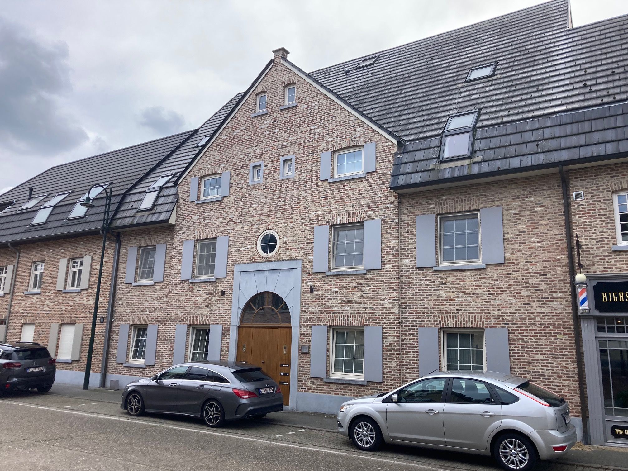 Ruim stijlvol appartement met 2 parkings2 s foto 5