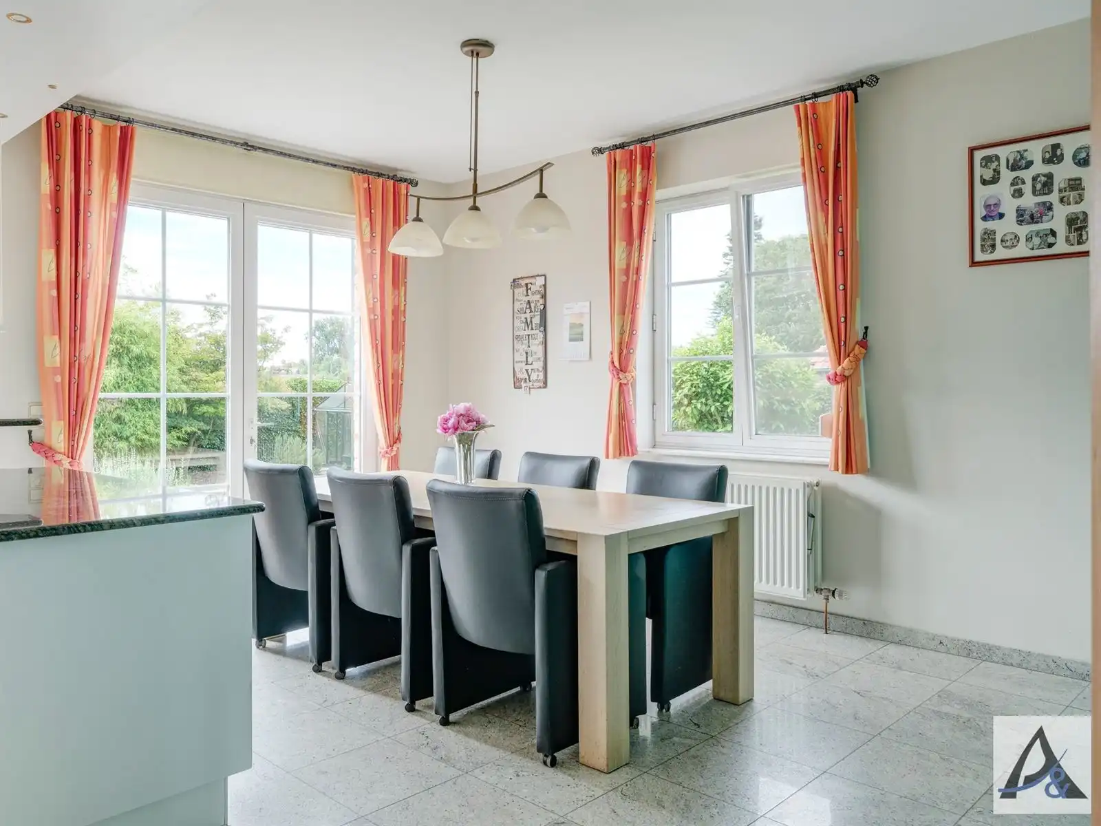 Exclusieve villa met ruime loods in hartje Munsterbilzen foto 30