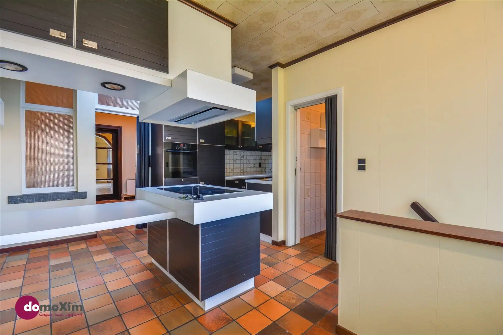 Ruime, karaktervolle stadswoning met twee garageboxen en tuin in Mechelen foto 12