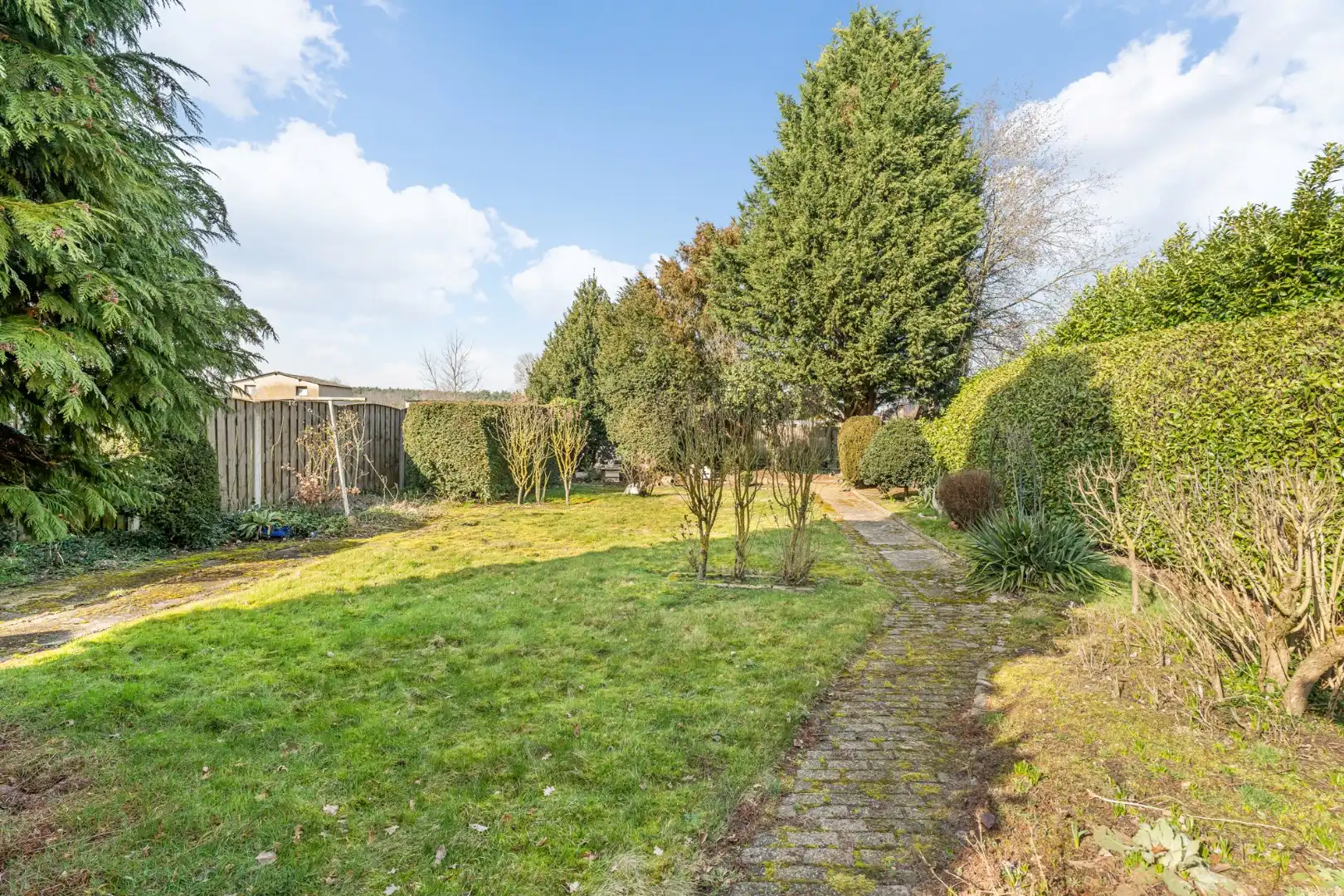 Halfvrijstaande gezinswoning met veel mogelijkheden op een perceel van 8are!  foto 33