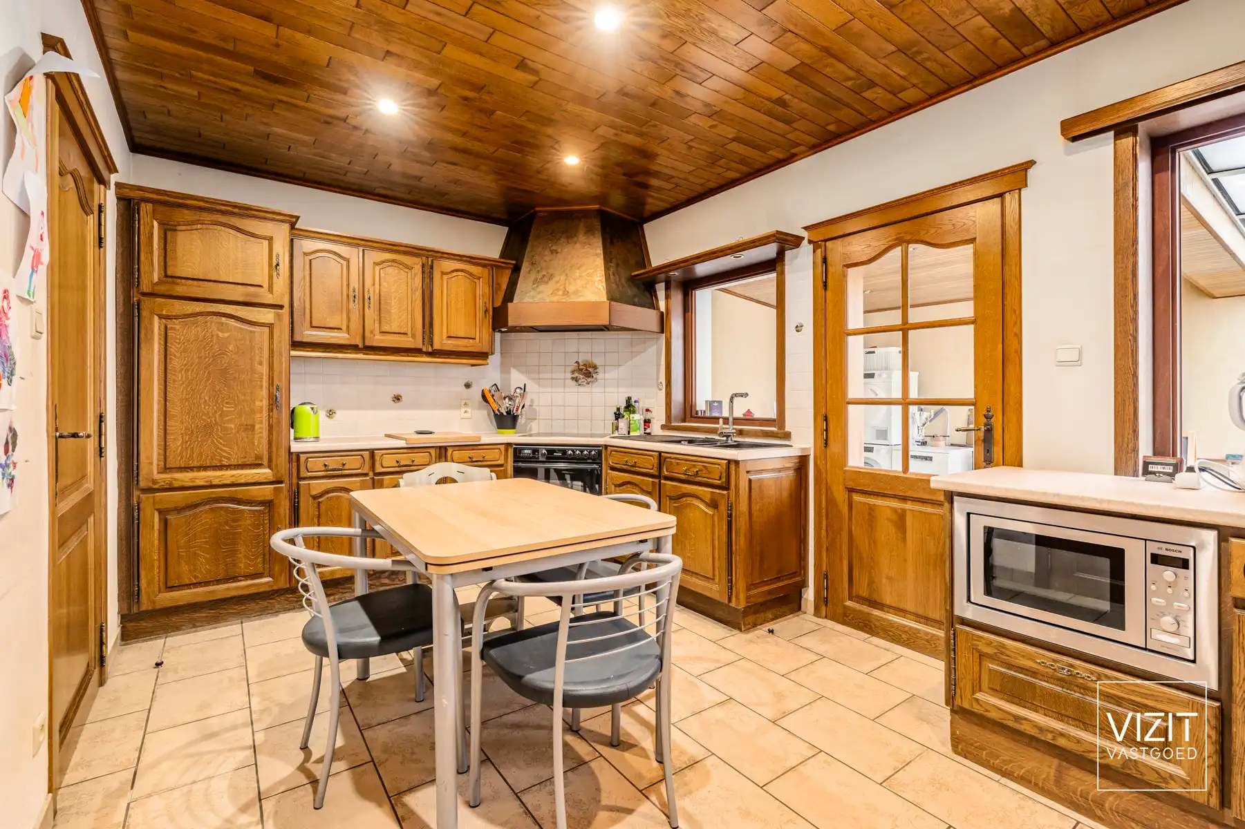 Halfopen woning met 4 slaapkamers en stallingen!  foto 7