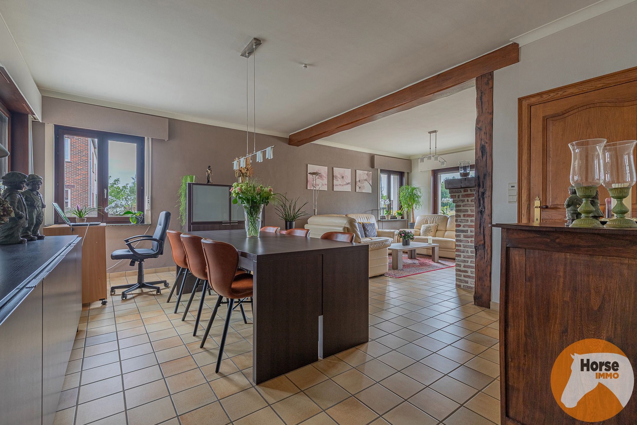 ERPE-MERE - Goed onderhouden woning met magazijn en serres foto 4