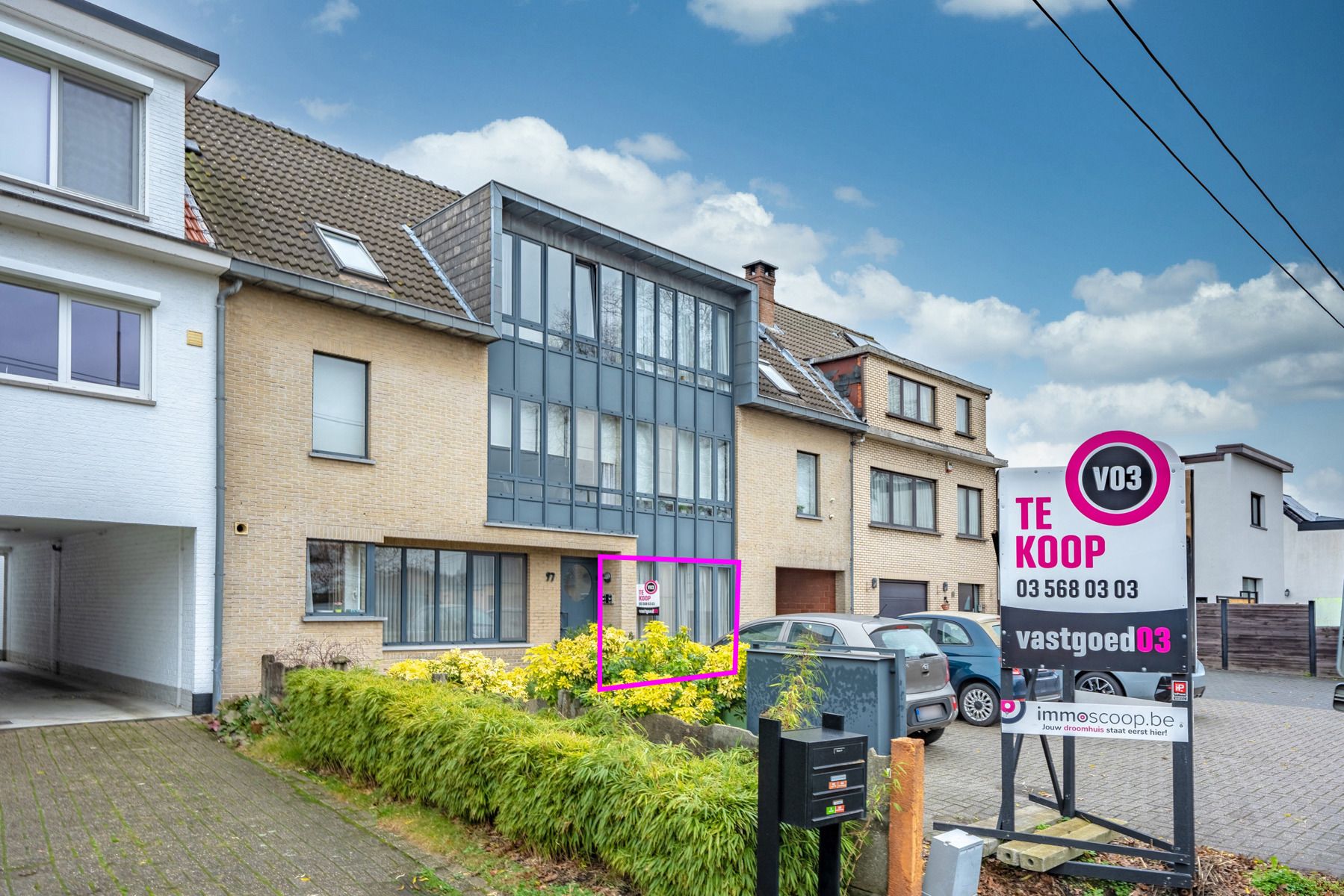 Gelijkvloers appartement met twee slaapkamers en garage  foto {{pictureIndex}}