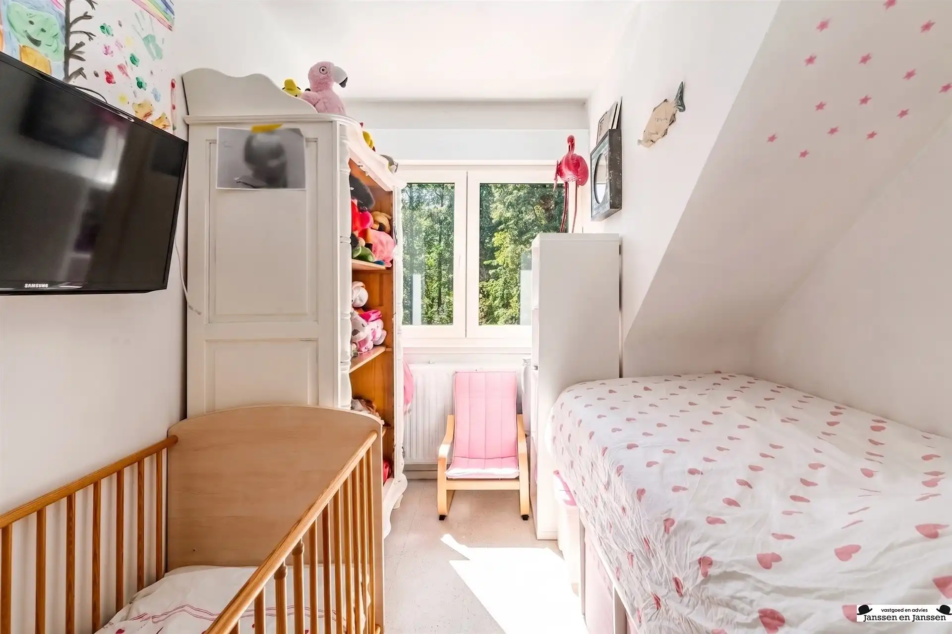 Ruime en instapklare gezinswoning met 4 slaapkamers, garage en tuin foto 16