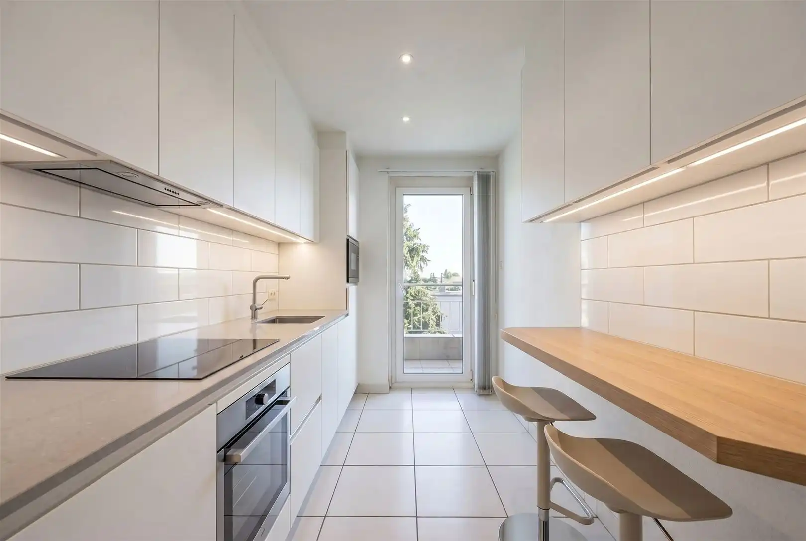 Ruim appartement met 2 slaapkamers, dressing en terras foto 5